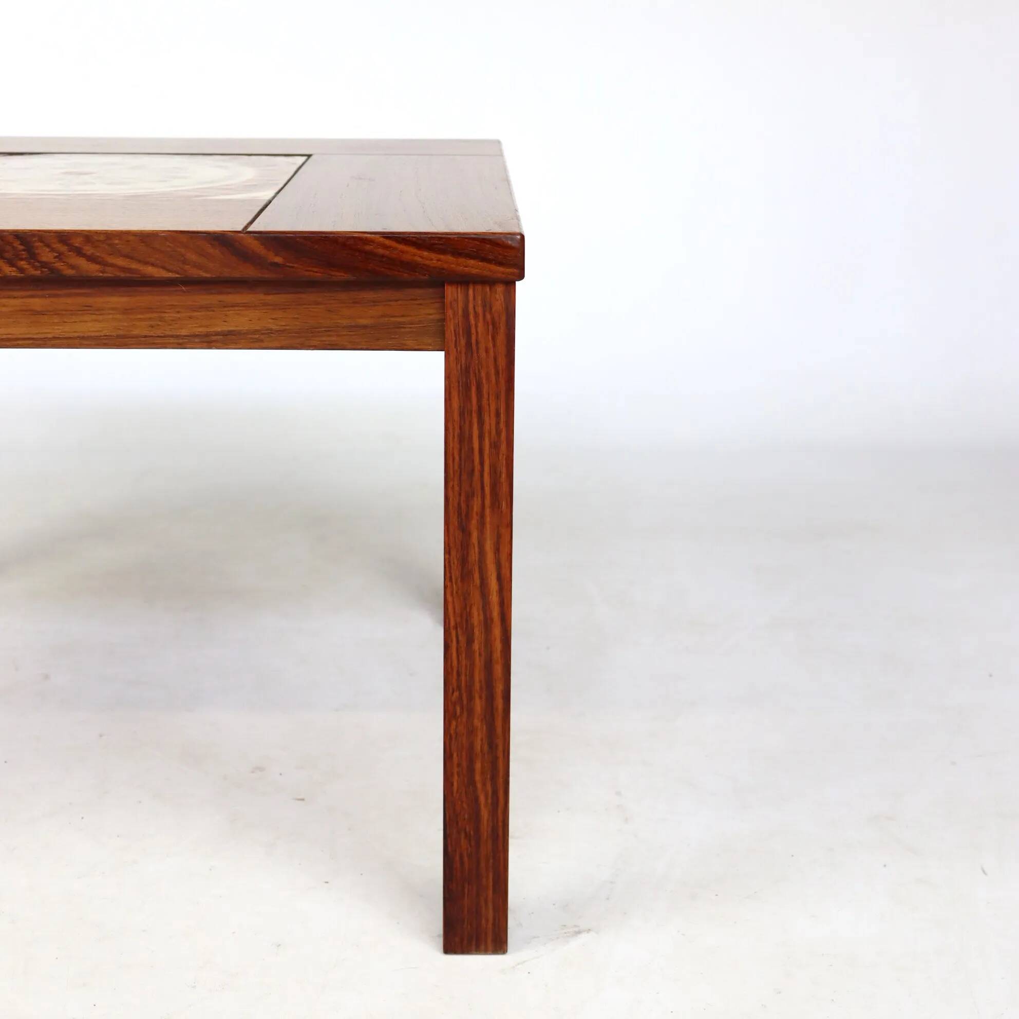 Table basse en palissandre et céramique