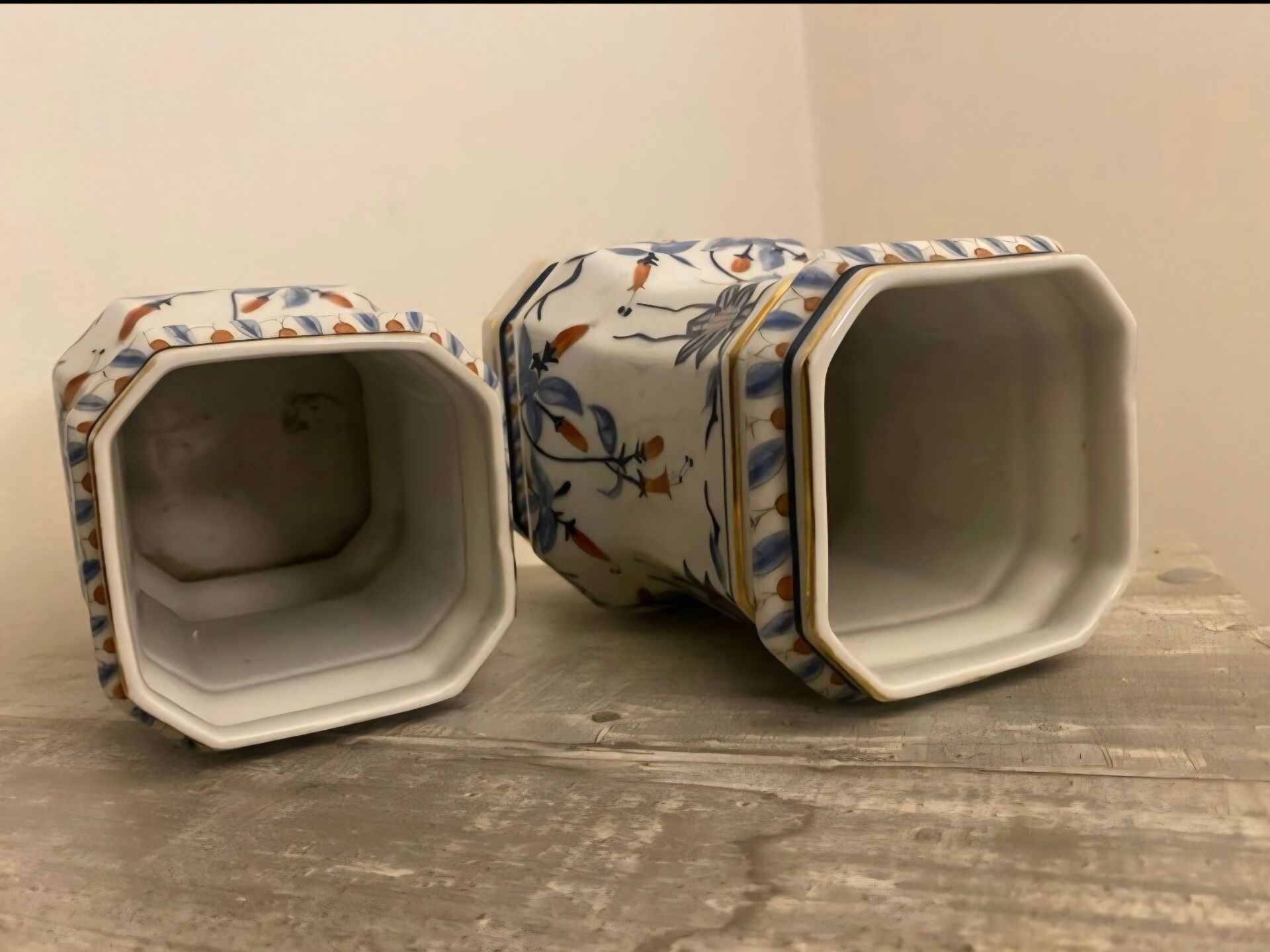 Pair of Kutani Eisen Vases - Porcelain - Showa Period (1926-1989)