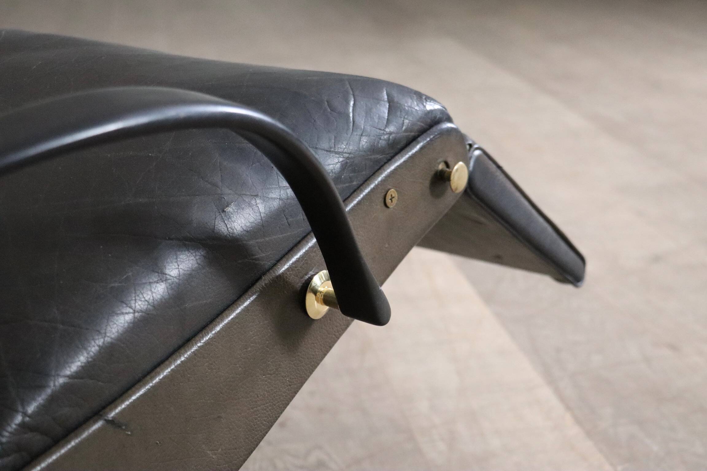 P40 Lounge Chair By Osvaldo Borsani For Tecno In Original Leather, Italy 1960s