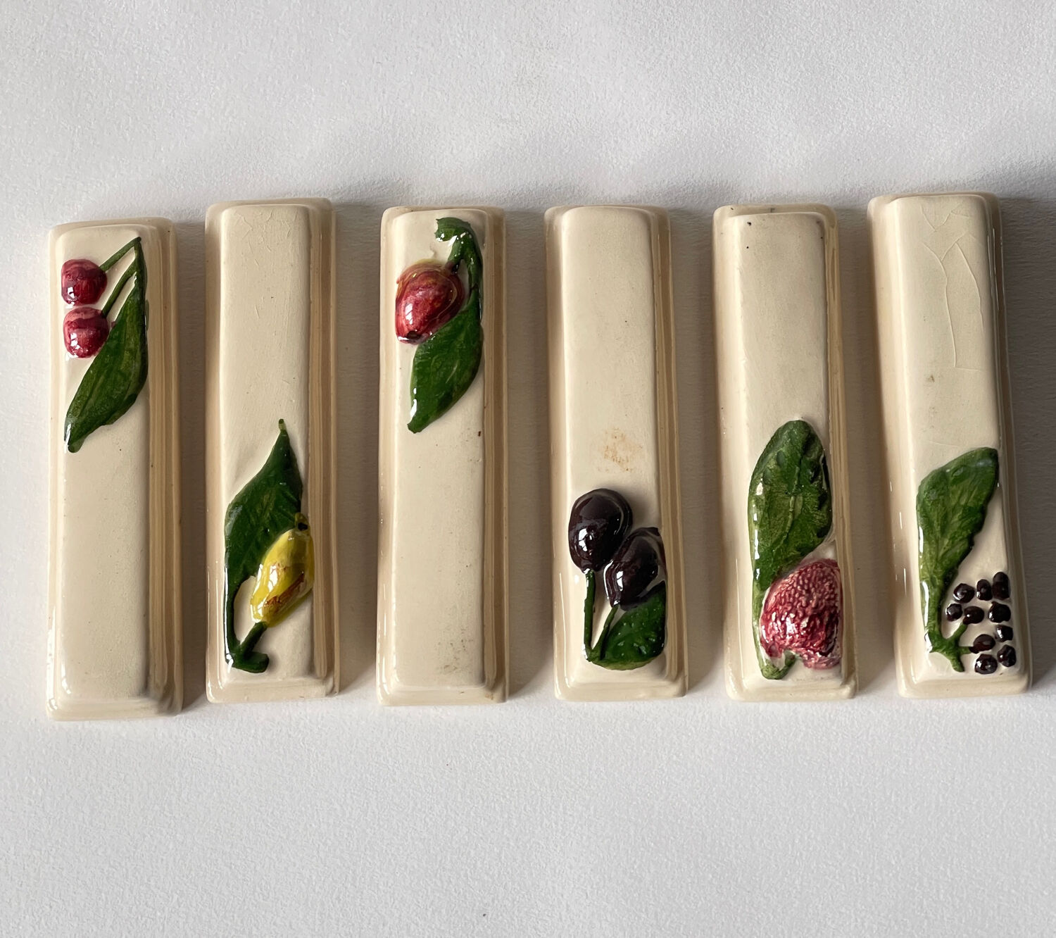 6 ceramic knive holders fruit decoration