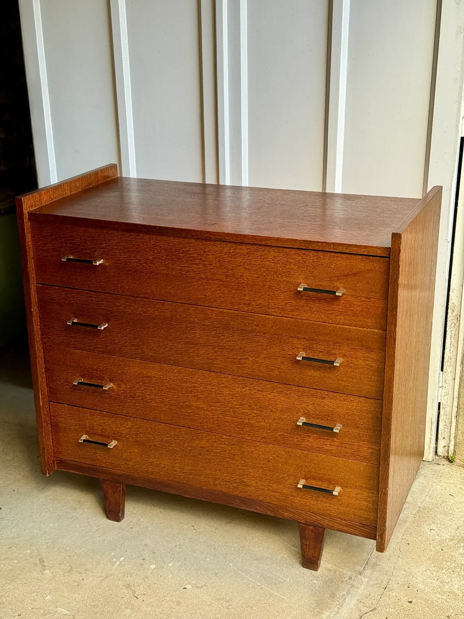 Commode style mid-century