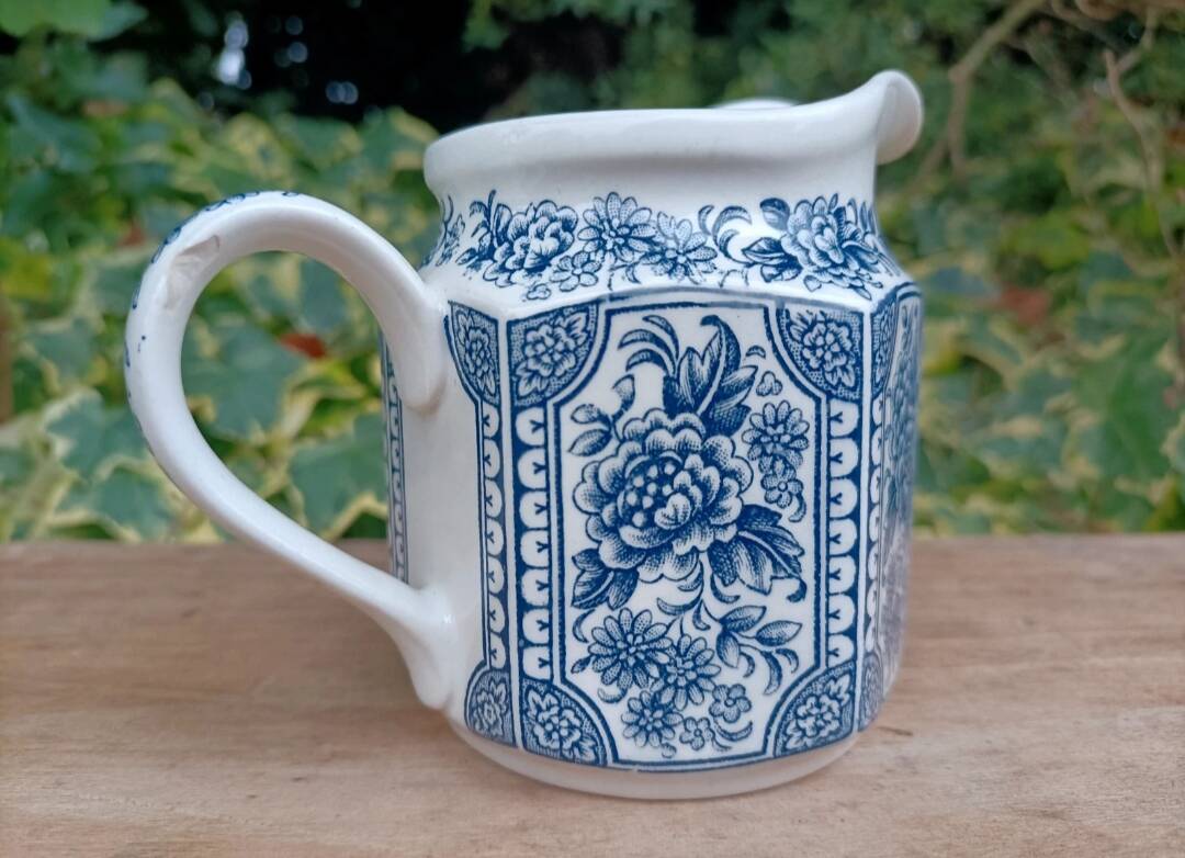 Milk jug Made in England 💐