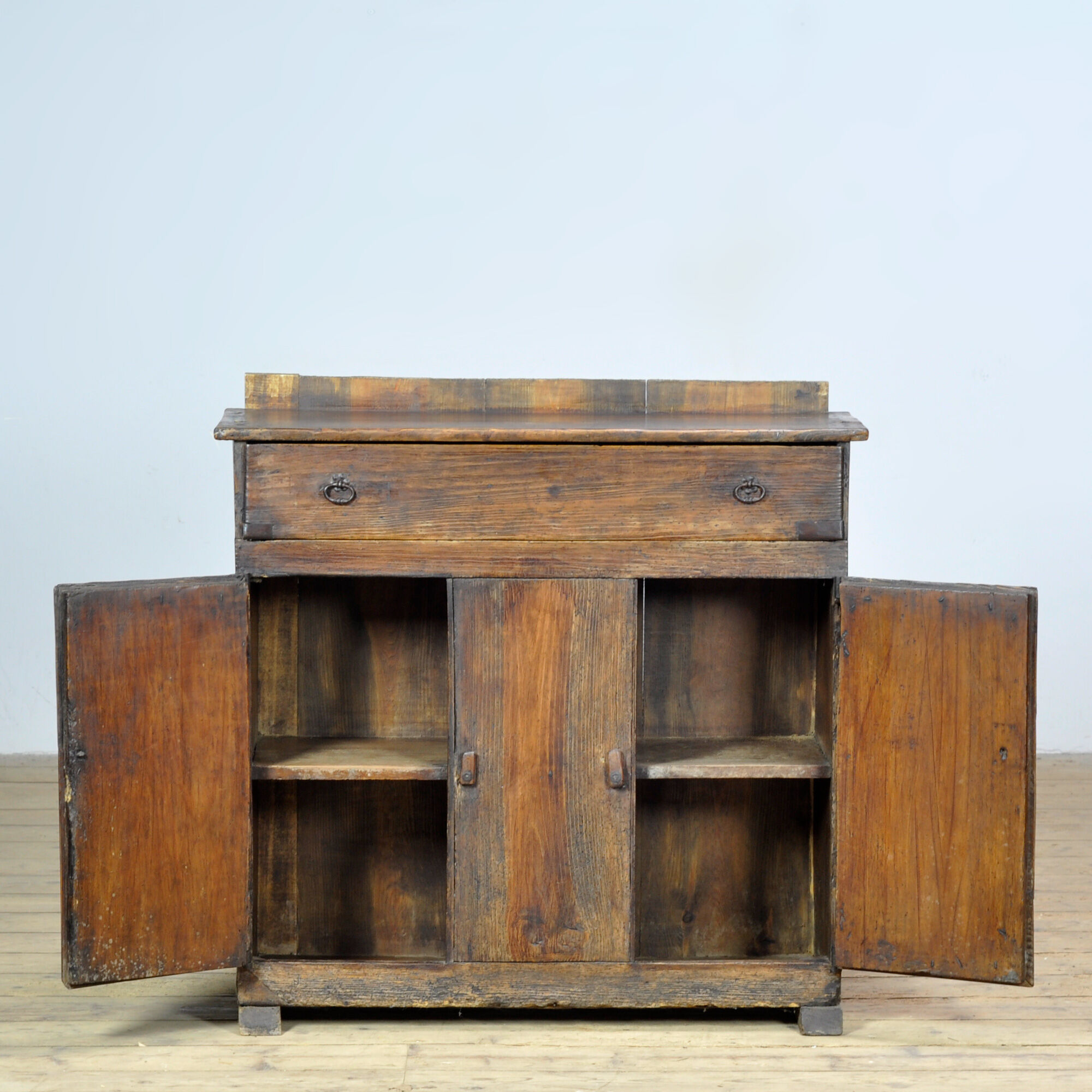 Cabinet en pin ancien, vers 1820