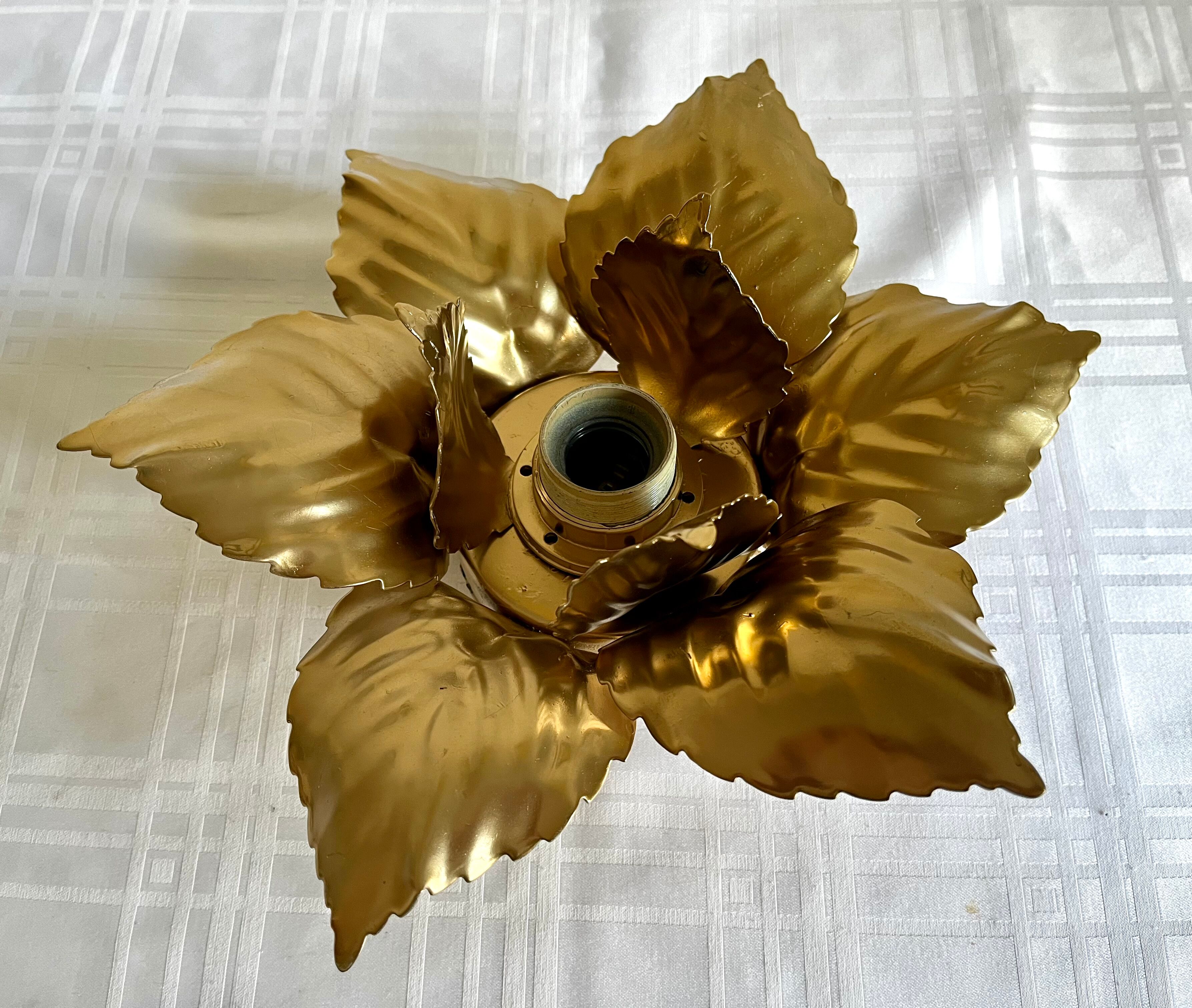 Golden flower wall lamp