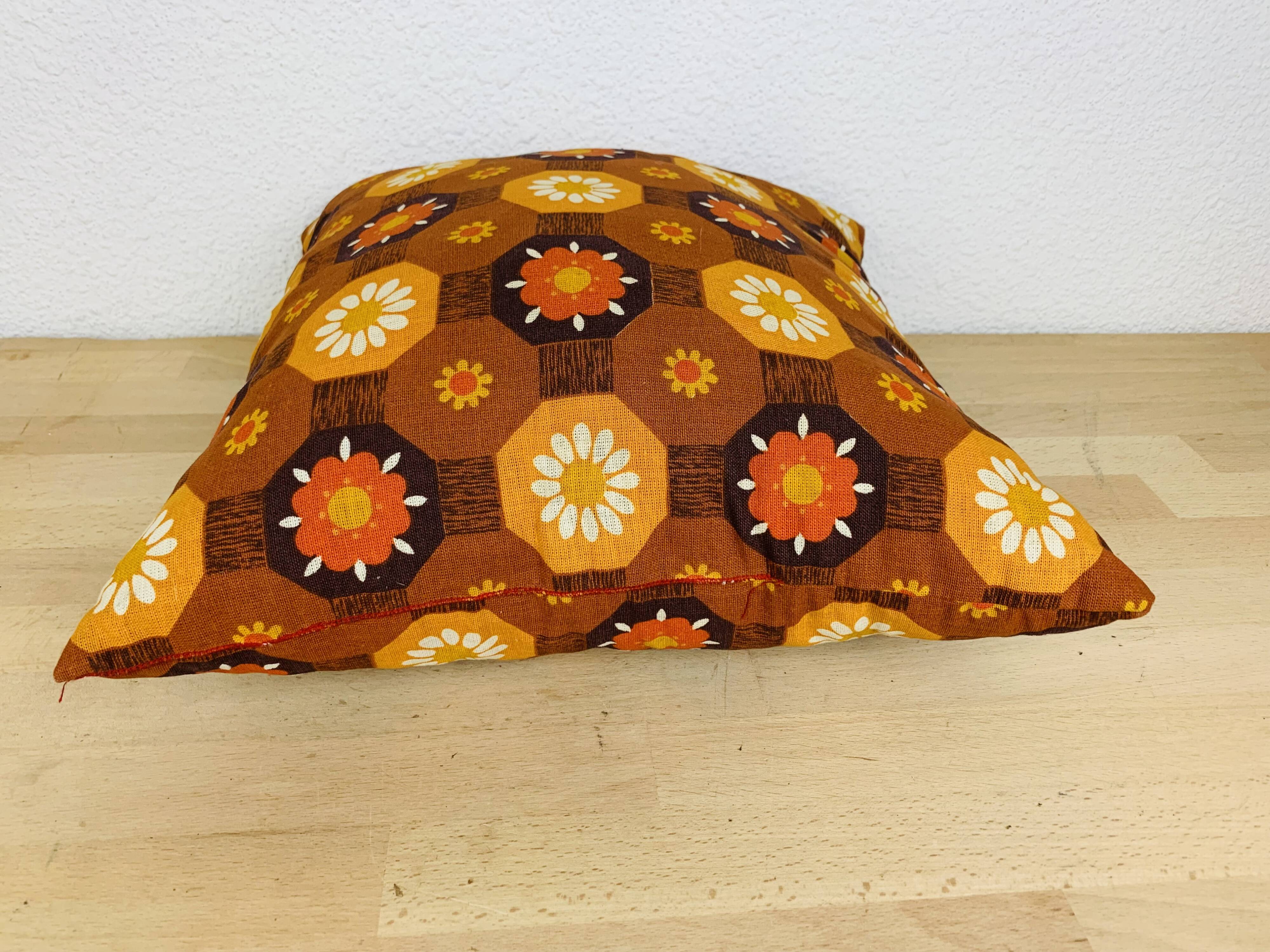 Vintage 70s flower cushion 38 x 38 cm
