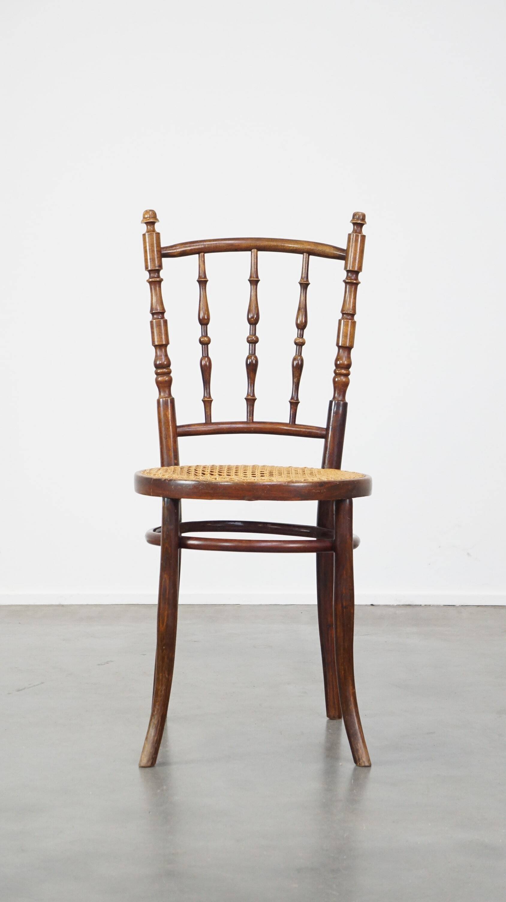 Charming, very elegant vintage Thonet design dining room/bistro chair