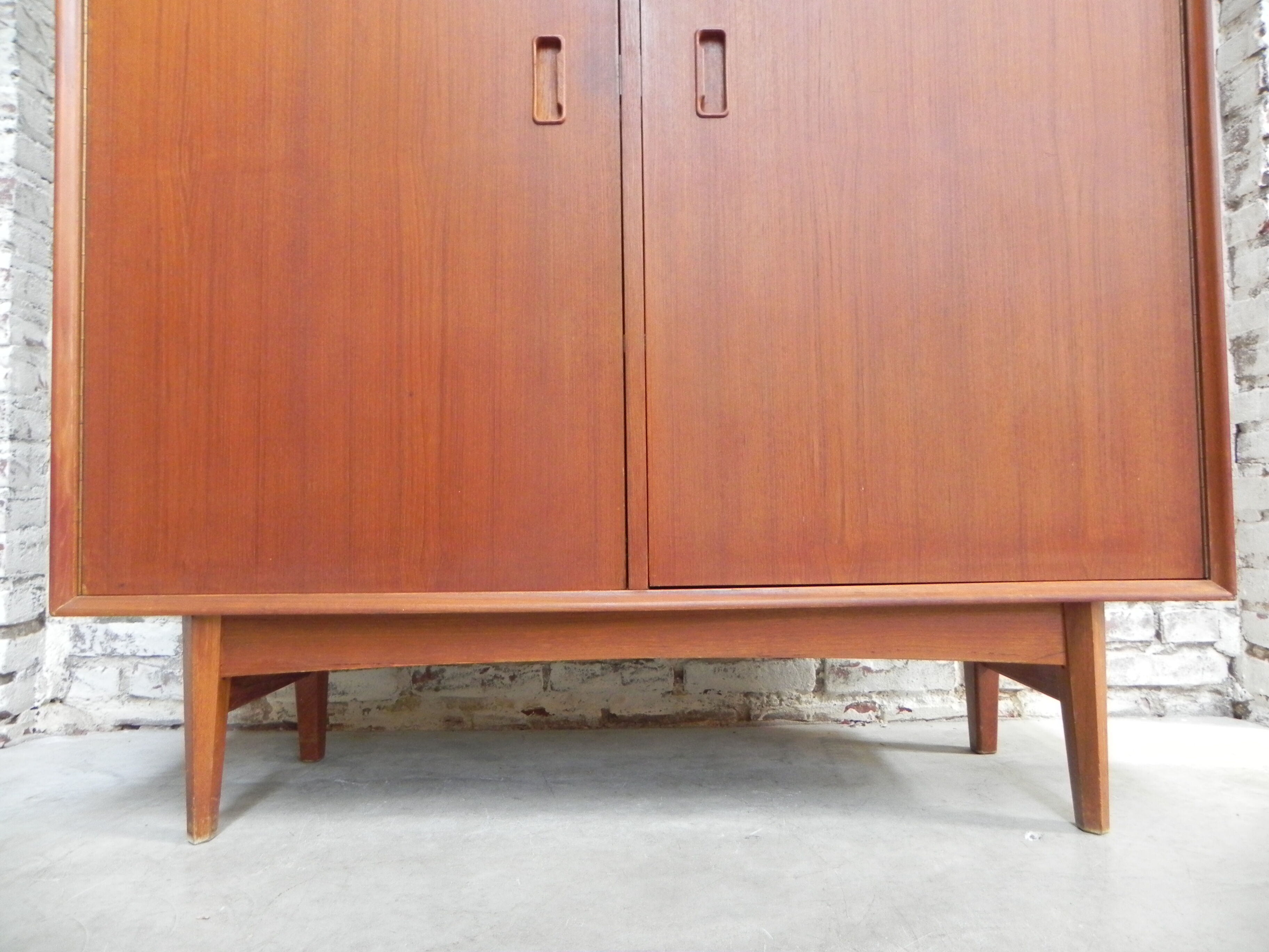 Wardrobe 179 cm high