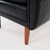 Fauteuil en cuir noir, design danois, années 1970, production : Danemark