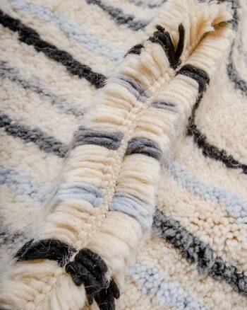 Wool carpet 250cm x 150cm