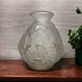 Art Deco, large pressed glass vase with Etaleune vines circa 1930