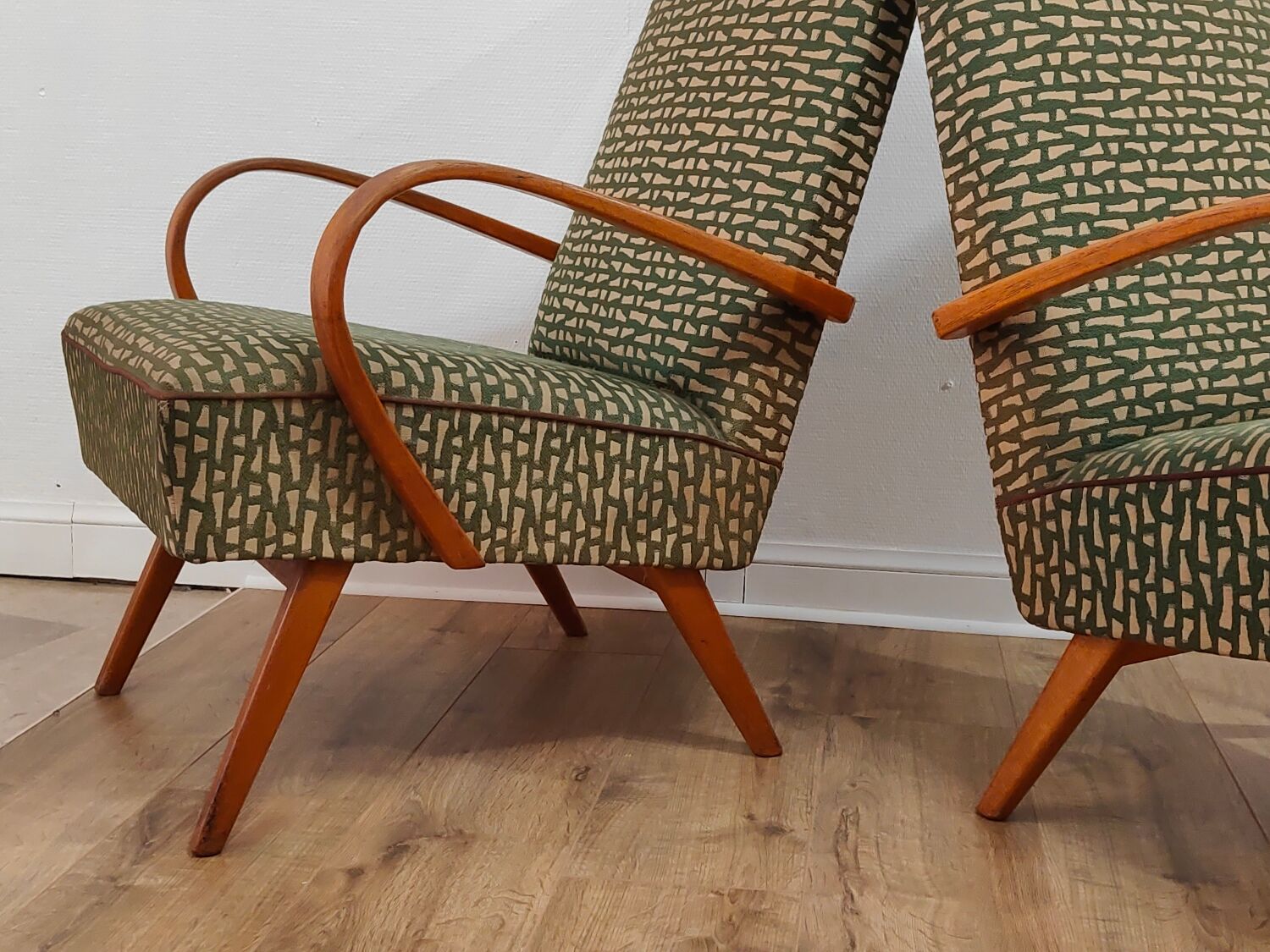 Paire de fauteuils 6952 par Jaroslav Smidek pour Ton