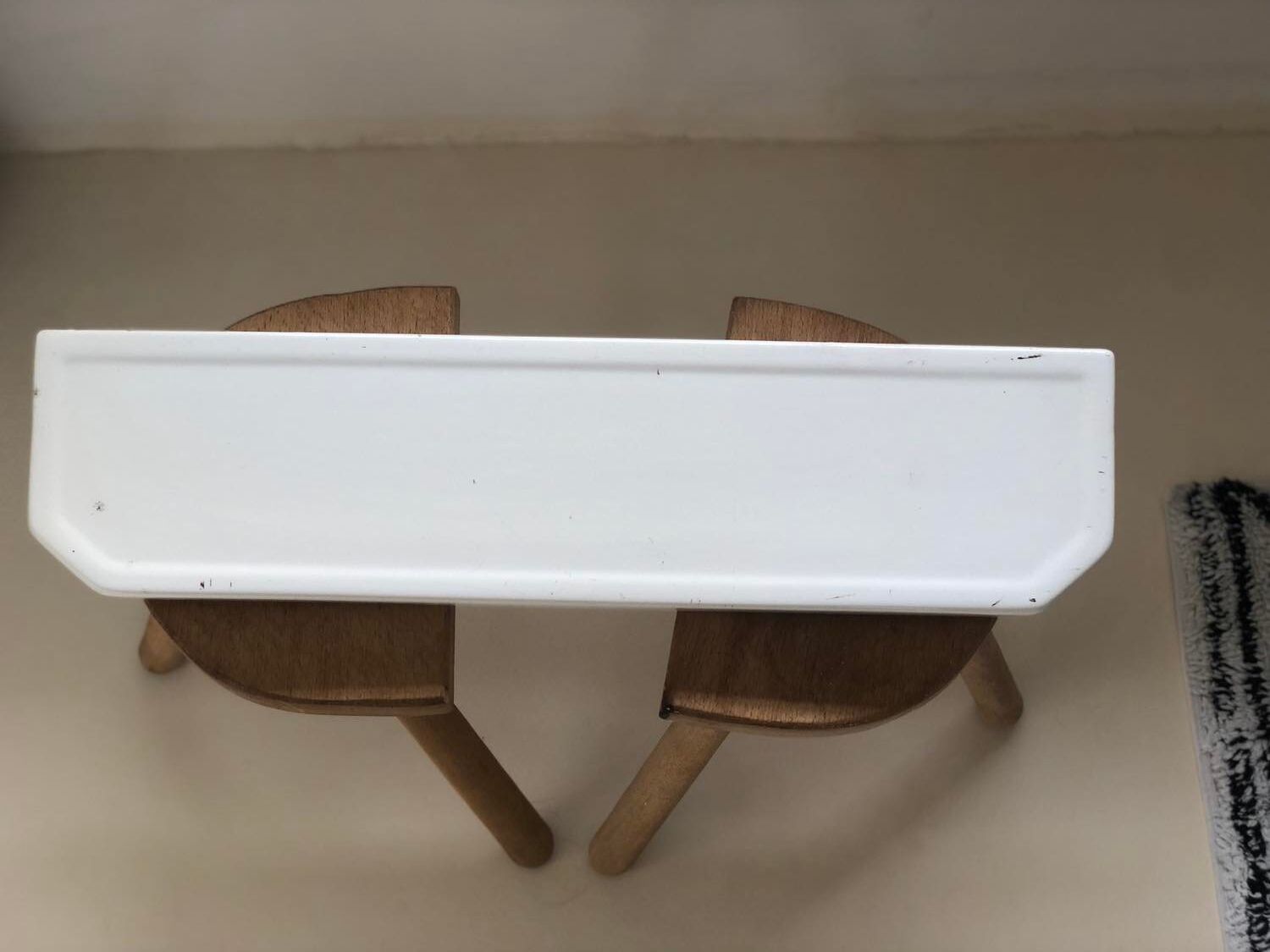 Old shelf, ceramic shelf