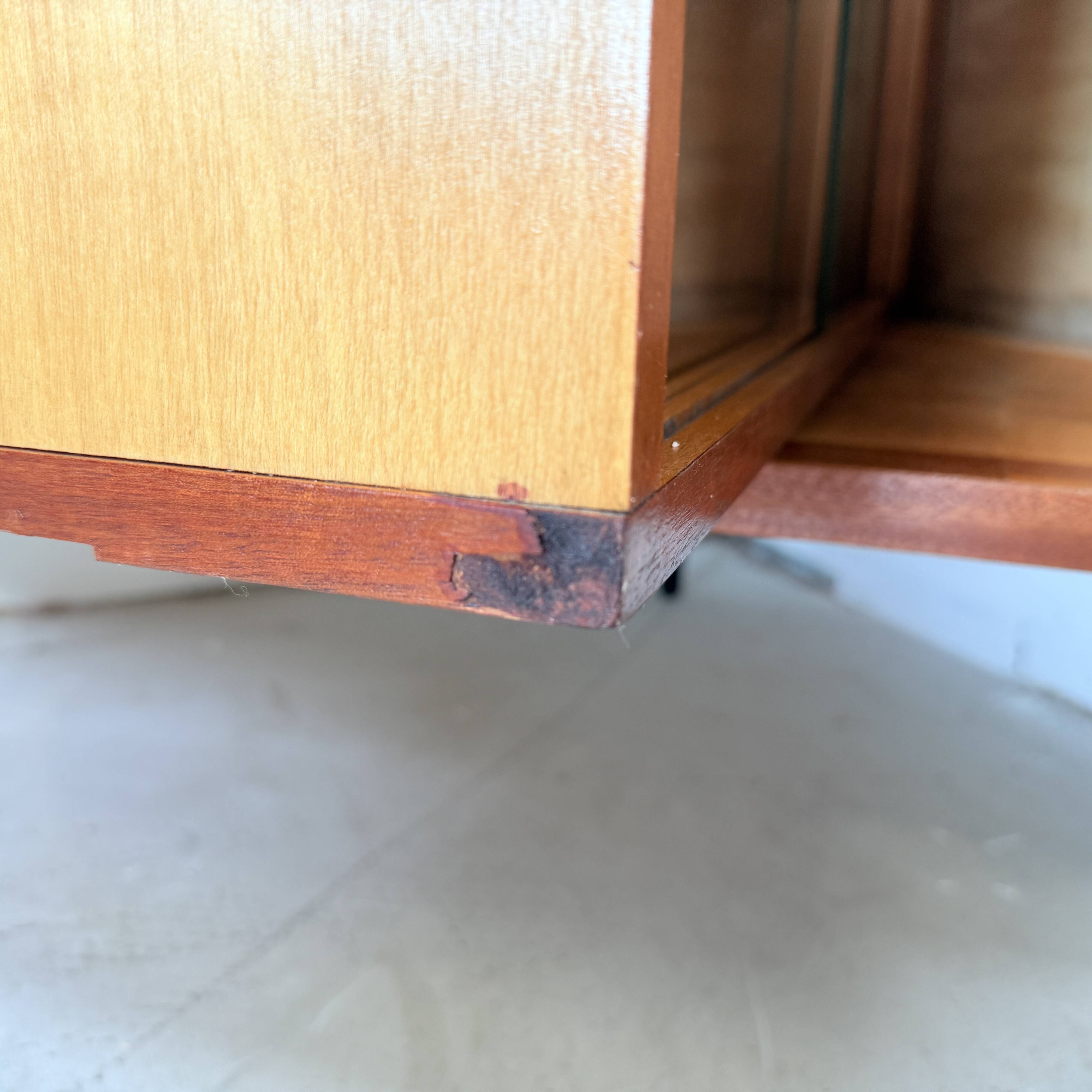 Vintage hoekkast met draaiende bar