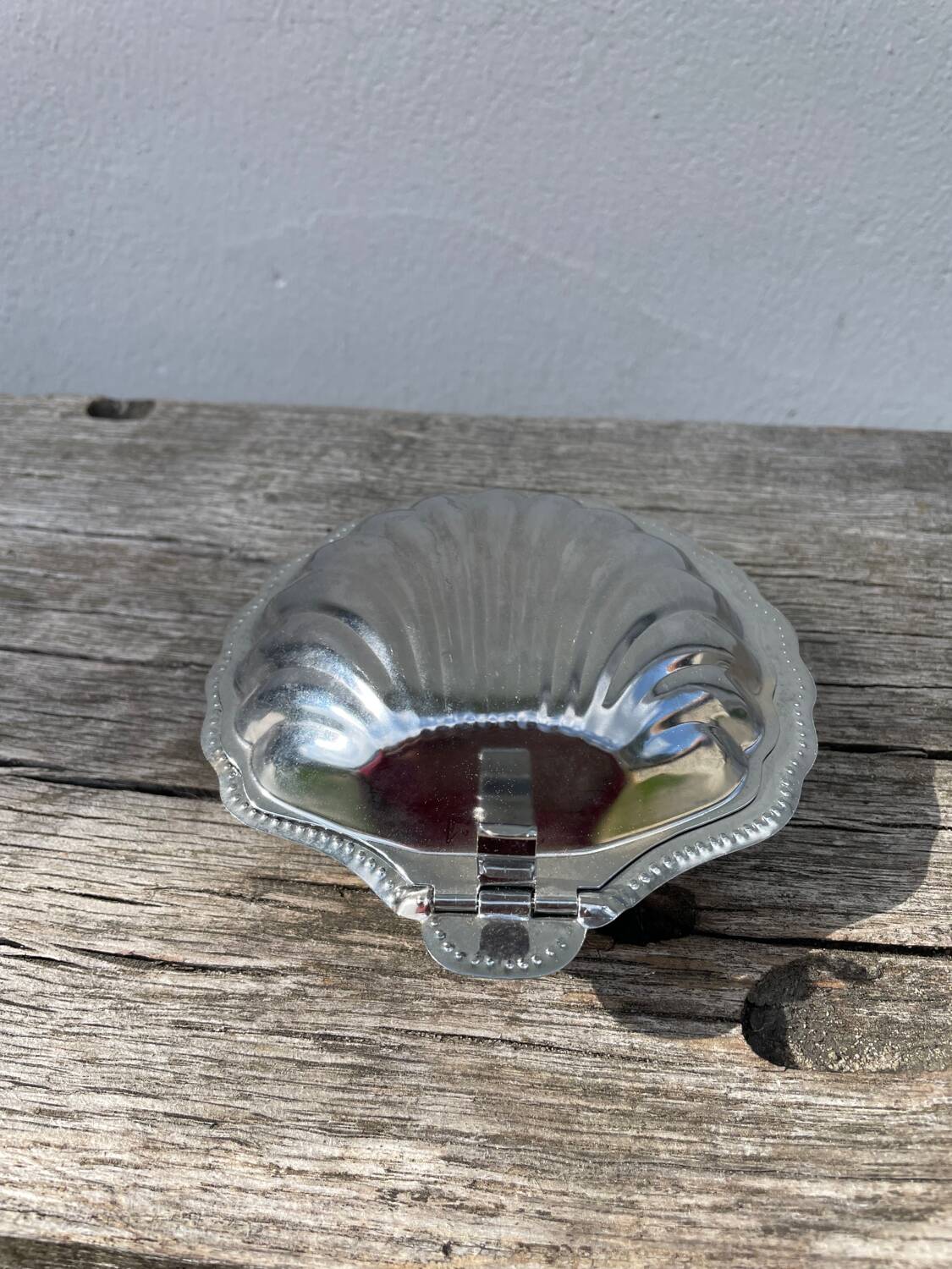 Silver-plated metal shell butter dish
