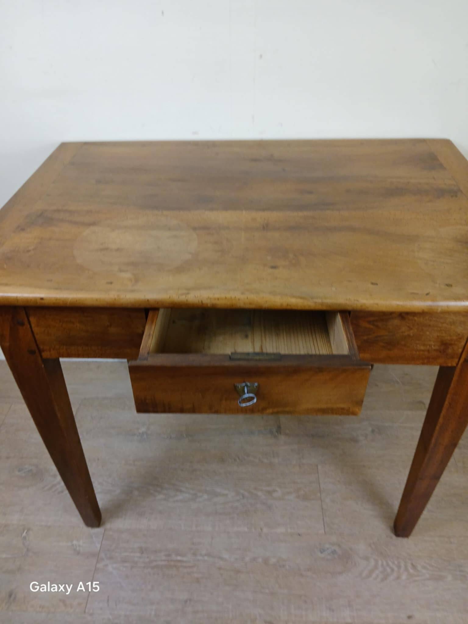 Directoire period desk table in solid walnut circa 1800