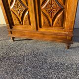 Display case: 2-door bookcase