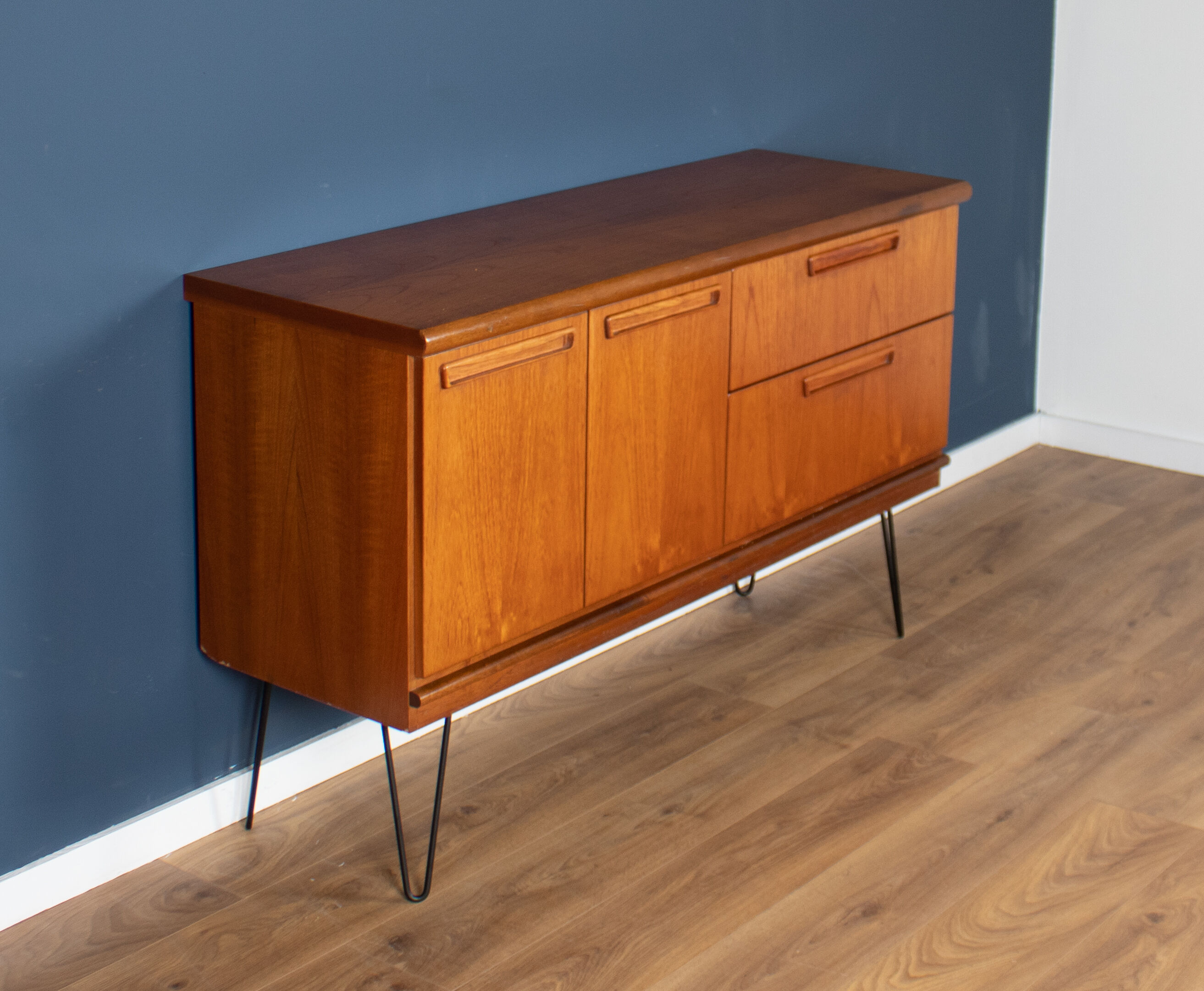 Enfilade Meredew en teck sur pieds épingles 1960s