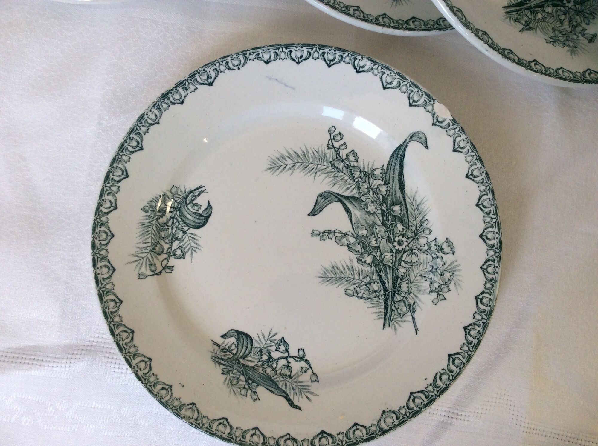 6 Flat plates St Amandinoise St Amand model Lily of the valley
