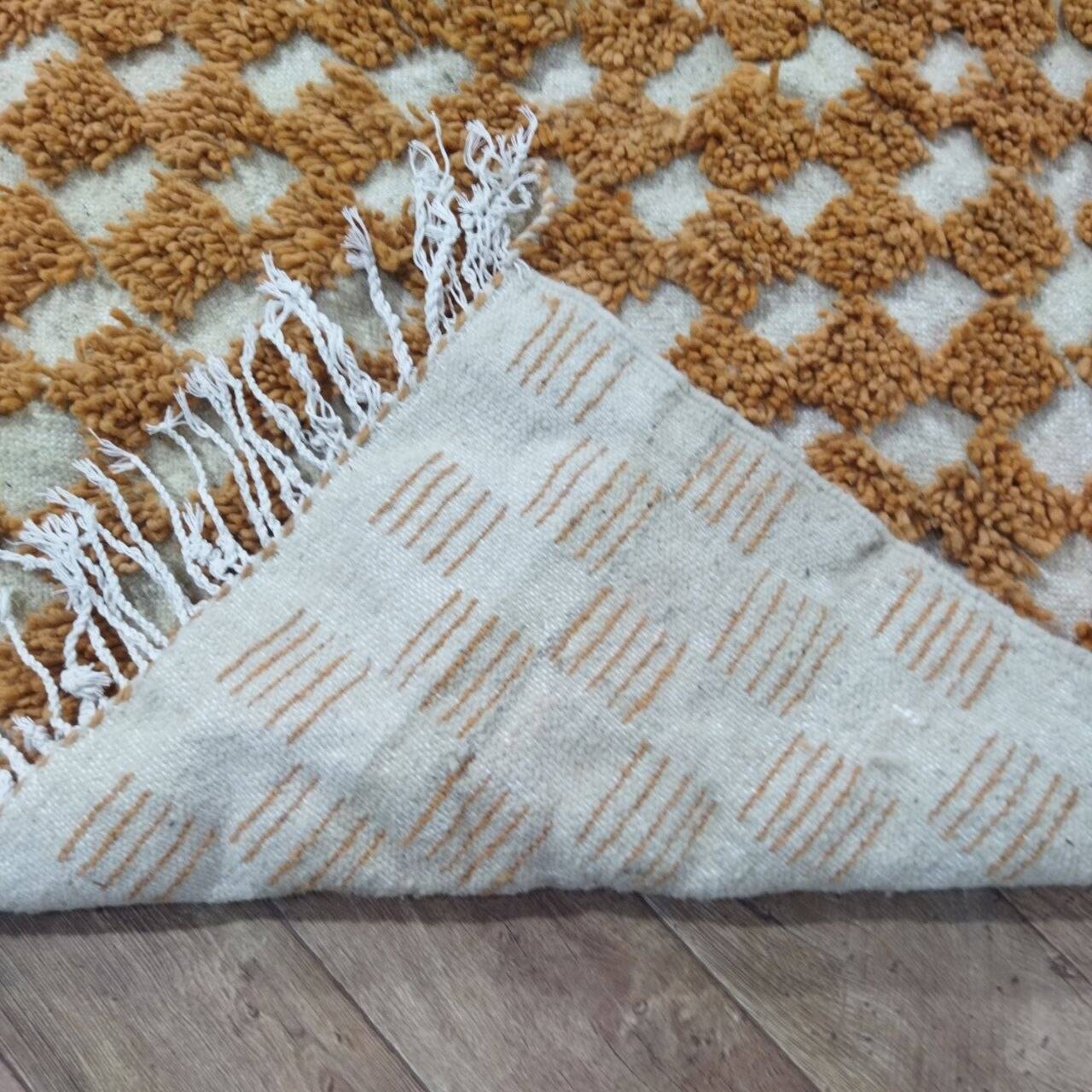 Moroccan Berber rug in ecru and camel wool with a graphic pattern, 245x150 cm.