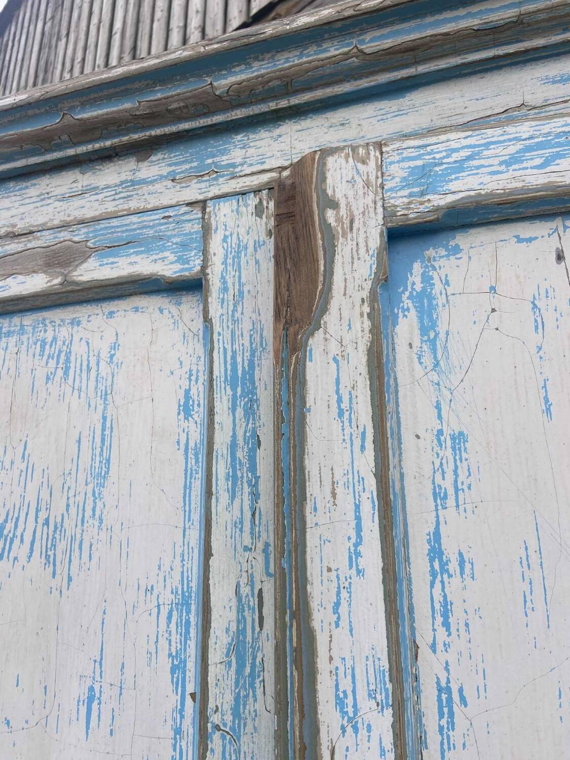 Armoire parisienne en bois