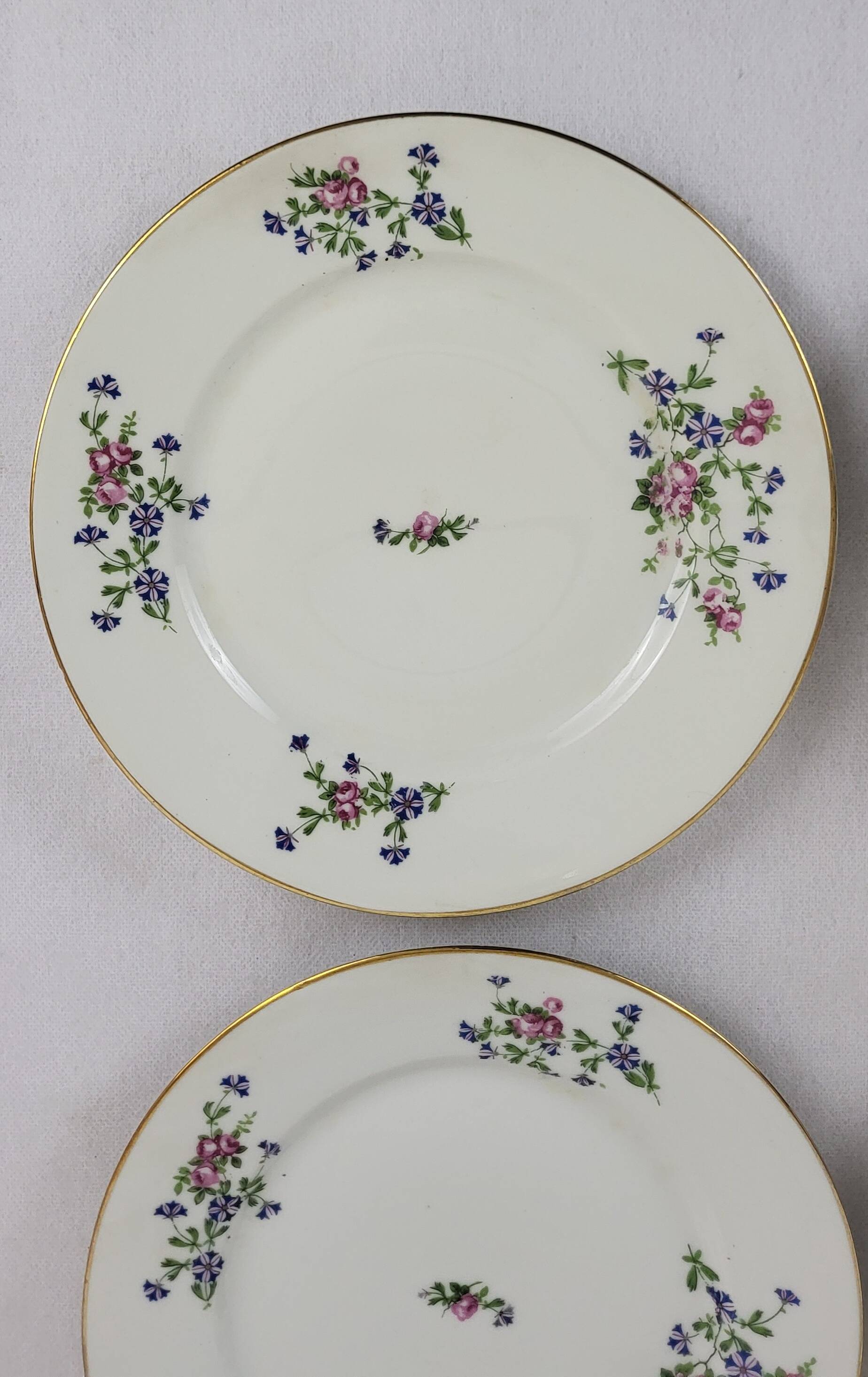 6 flat plates with cornflower decoration