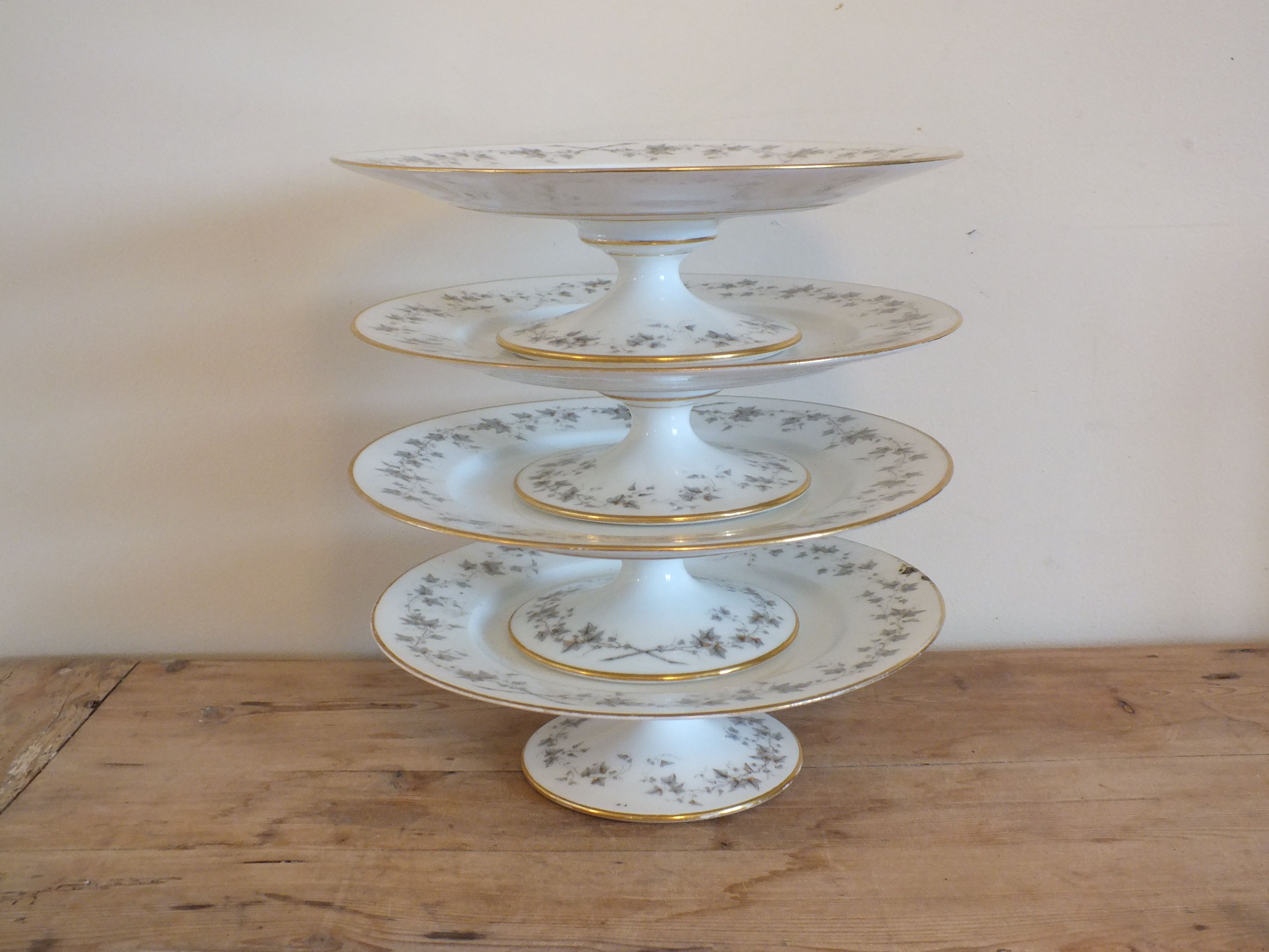 Set of 4 porcelain display cups of the depot rue Drouot in Paris
