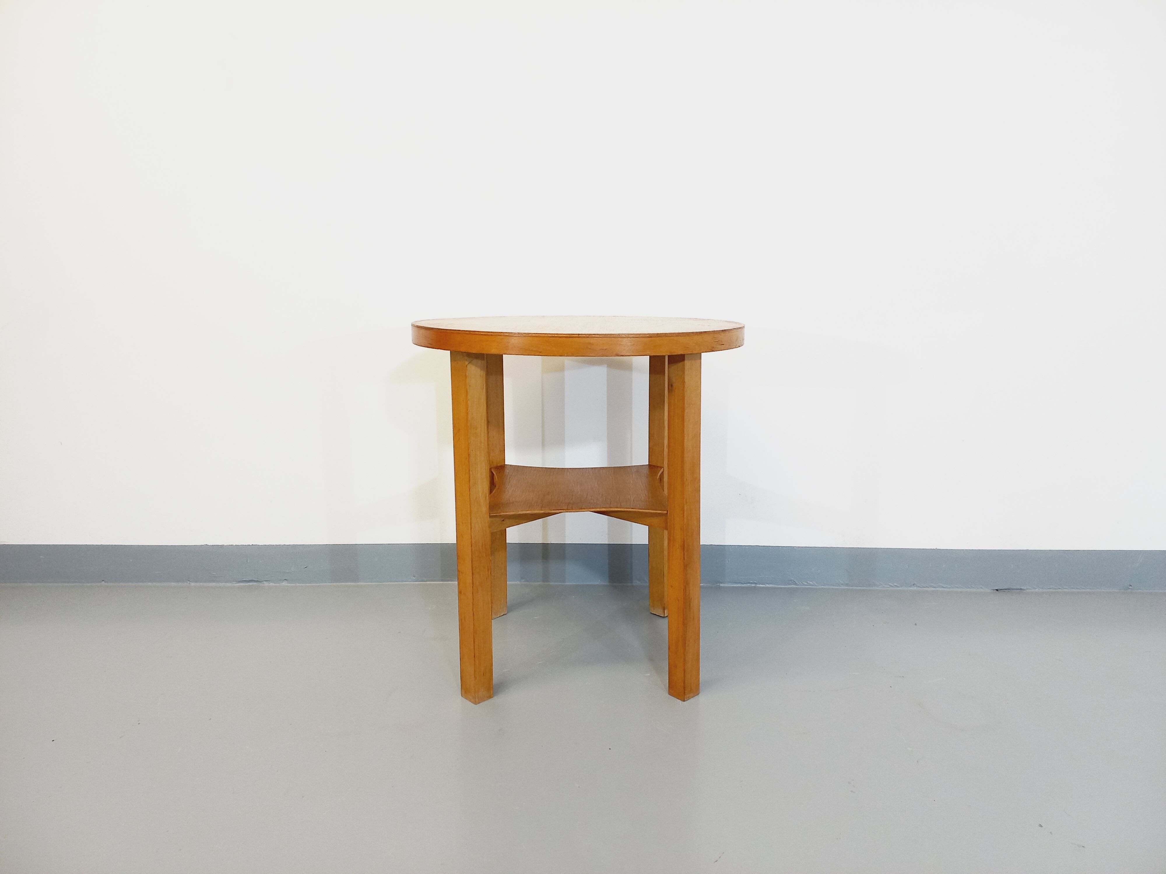 vintage light wood pedestal table from the 50s 60s