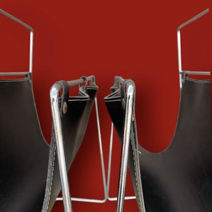 Pair of magazine racks in chromed metal and black leatherette, 1970s
