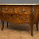 Commode galbée de style Louis XV en marqueterie