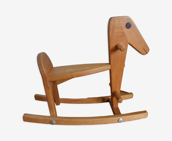 Cheval à bascule en bois