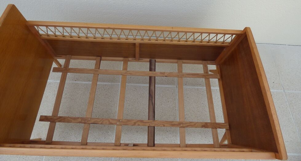 Art Deco baby with its wooden compass feet