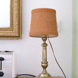 Lampe montée sur un bougeoir en laiton