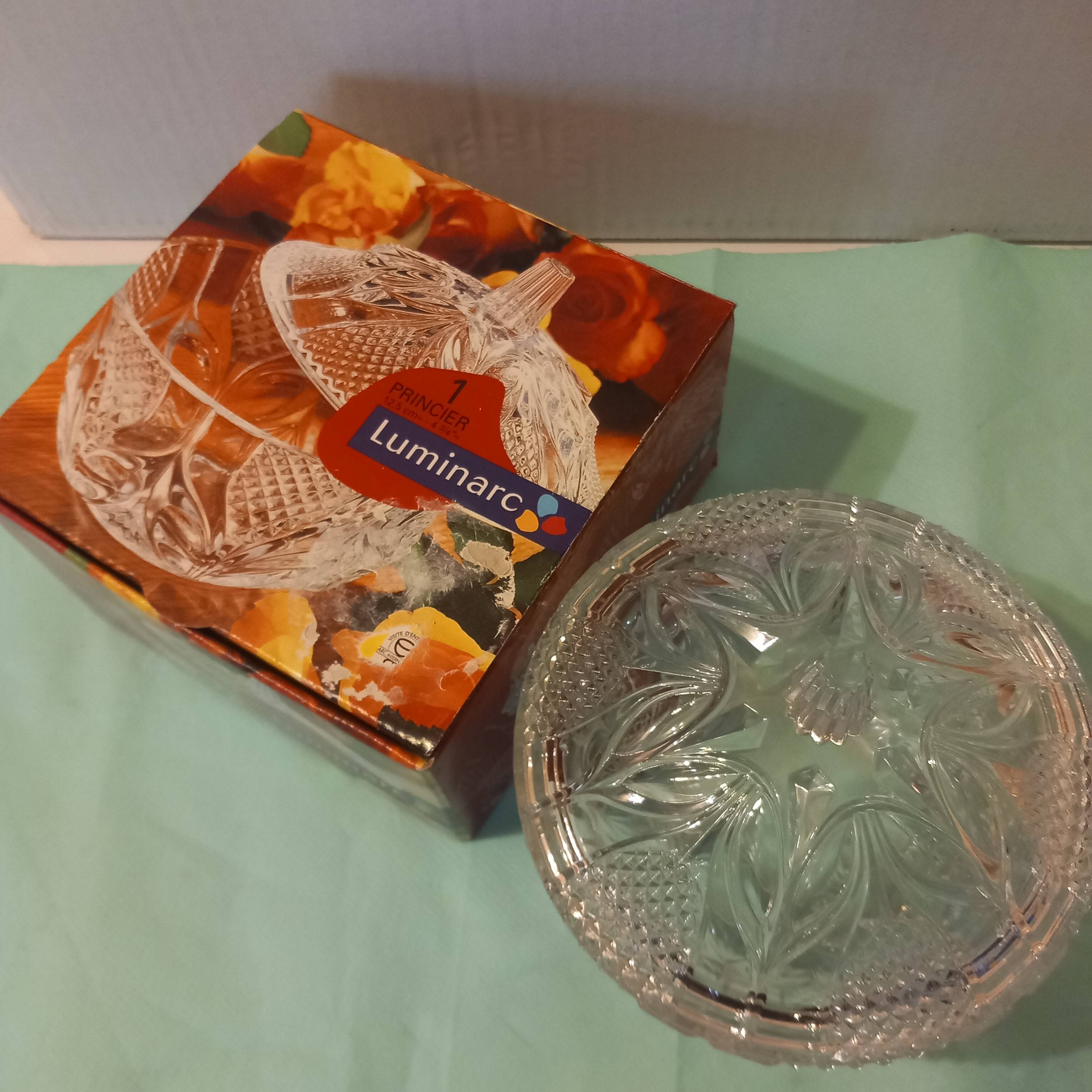 Bonbonniere, sugar bowl or bezel Luminarc