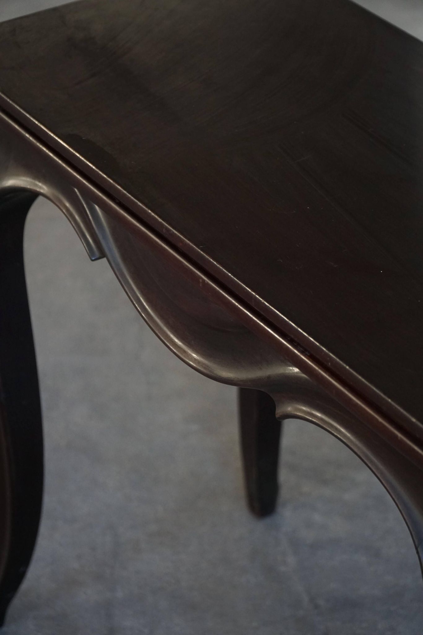 Table pliante anglaise de style Rococo Revival / Table de jeu en bois, 19ème siècle
