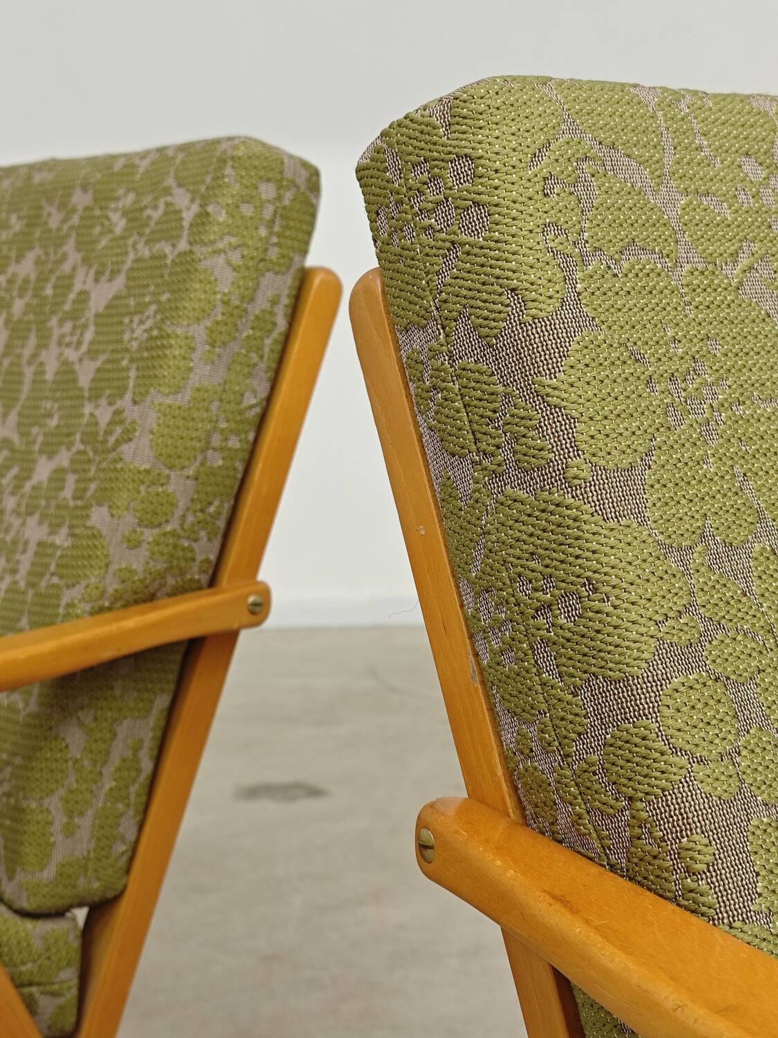 Pair of "boomerang" armchairs by Antonin Suman for Ton "Thonet" 1960