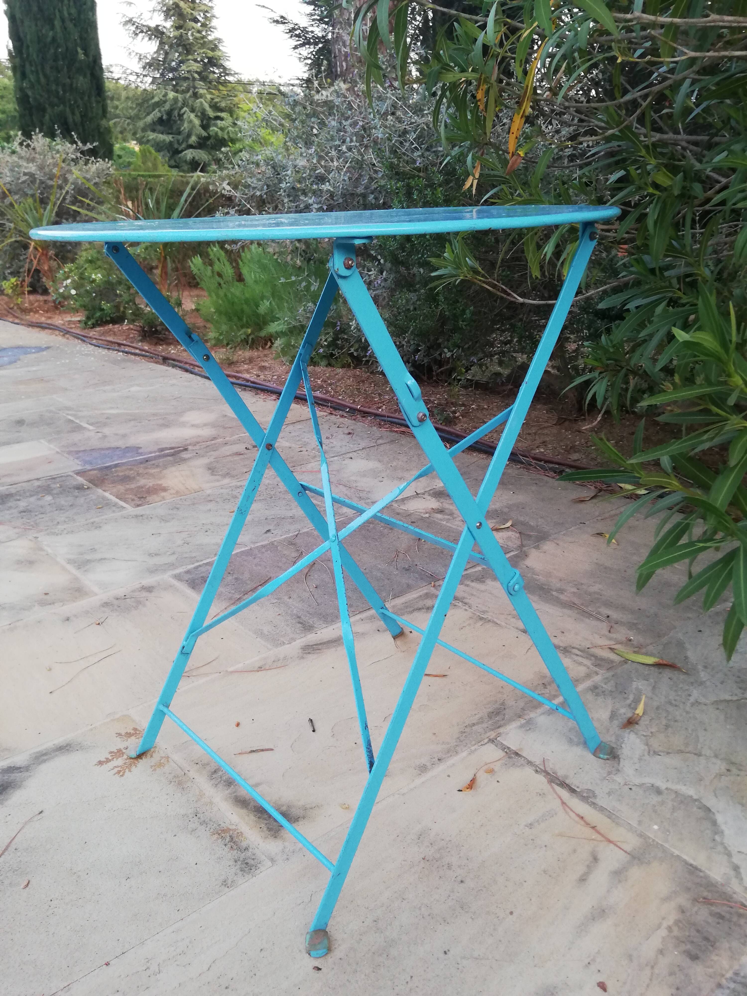 Garden pedestal with chair