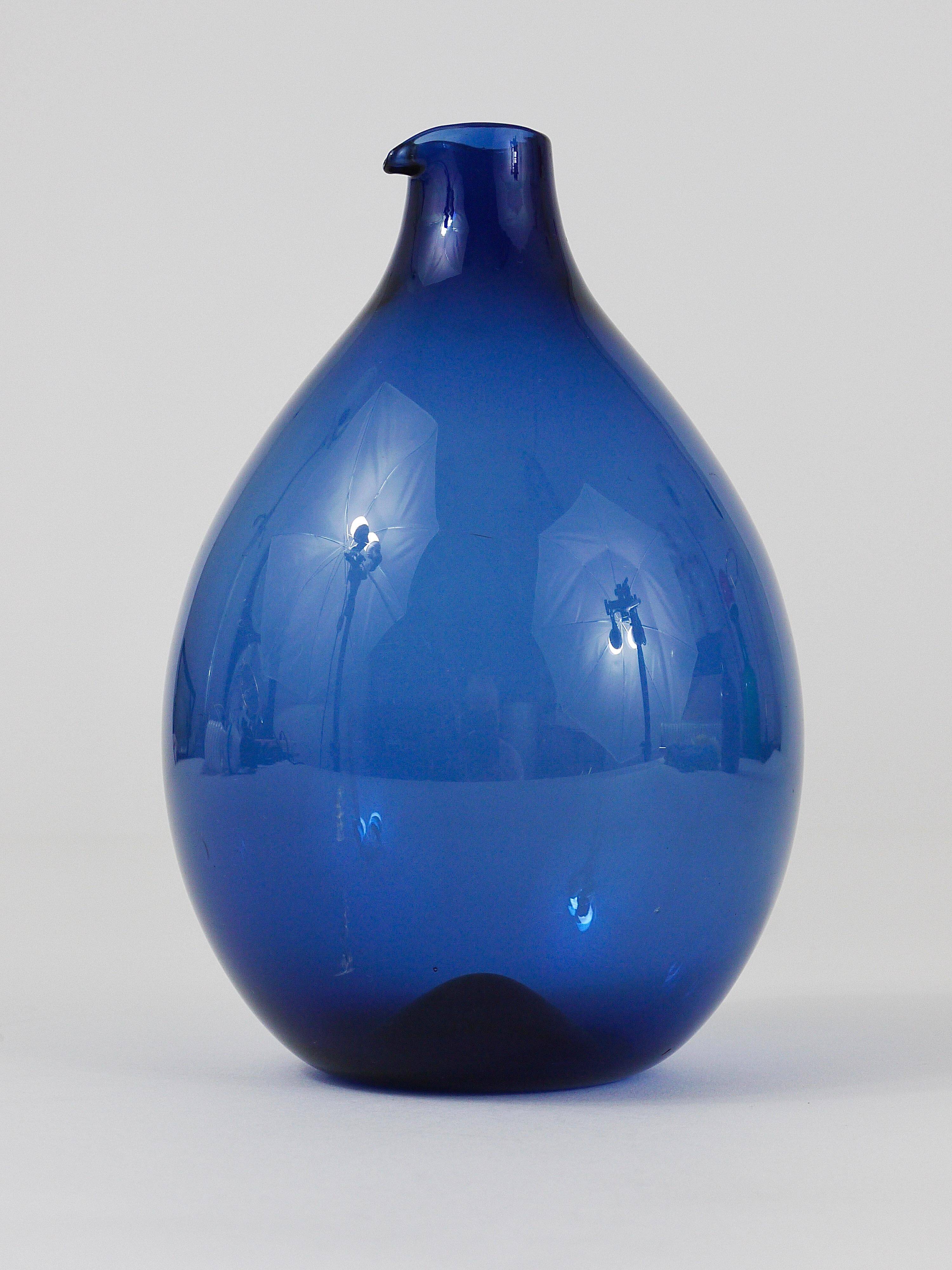 Glass vase signed Bleu Timo Sarpaneva Pullo Oiseau, Iittala, Finland, 1950s