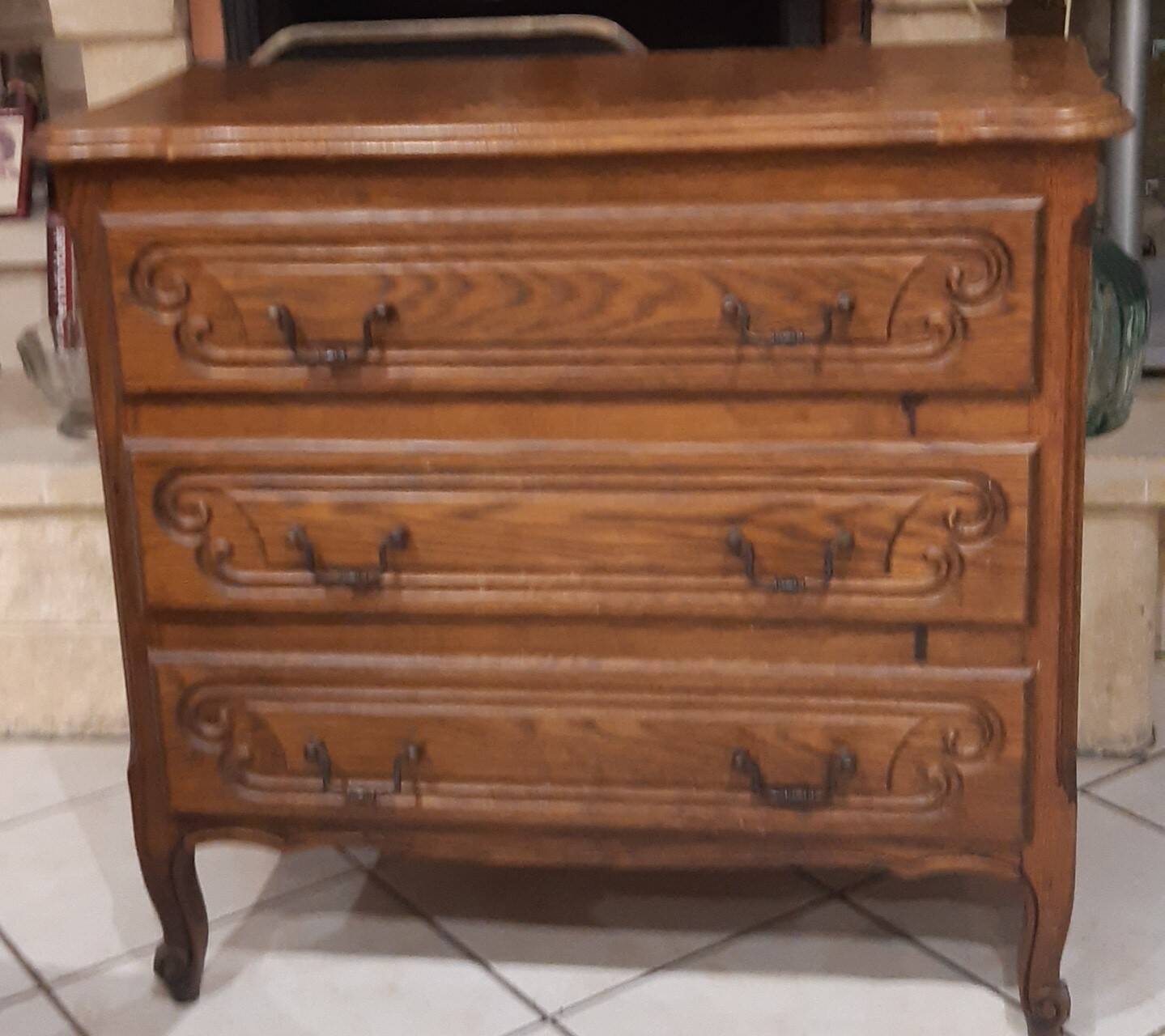 Commode ancienne en bois avec 3 tiroirs