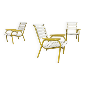 trois fauteuils de jardin