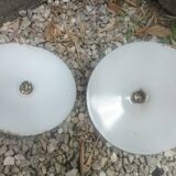 2 enamelled sheet metal suspensions