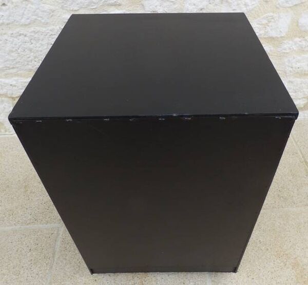 Commode vintage sur roulettes trois tiroirs en simili cuir et tissus- bout