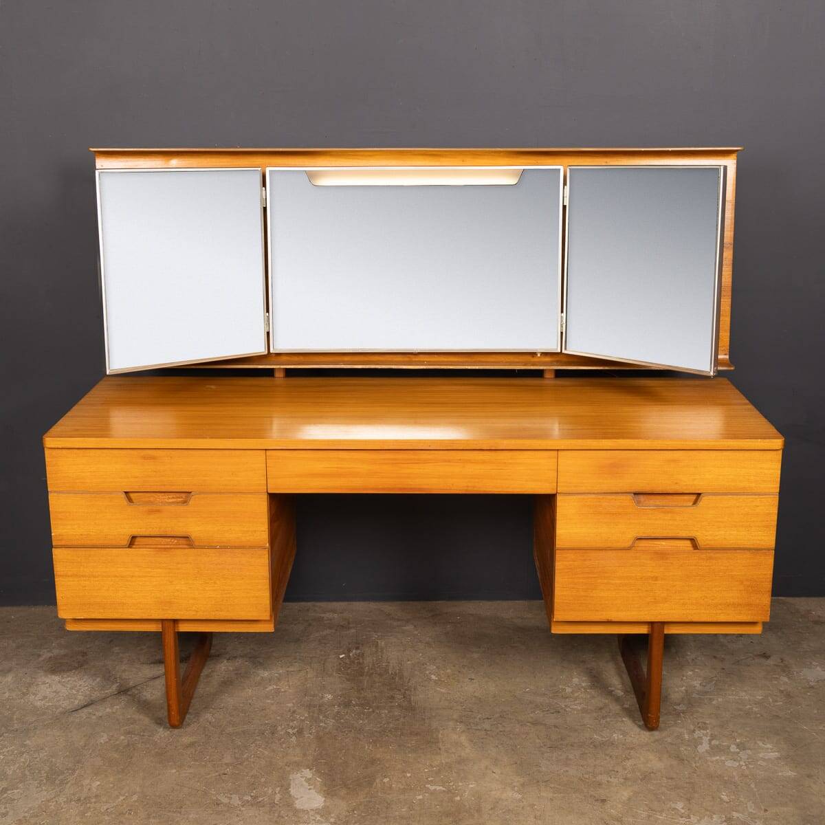 Vintage 20Thc English "Q" Dressing Table By Gunther Hoffstead For Uniflex