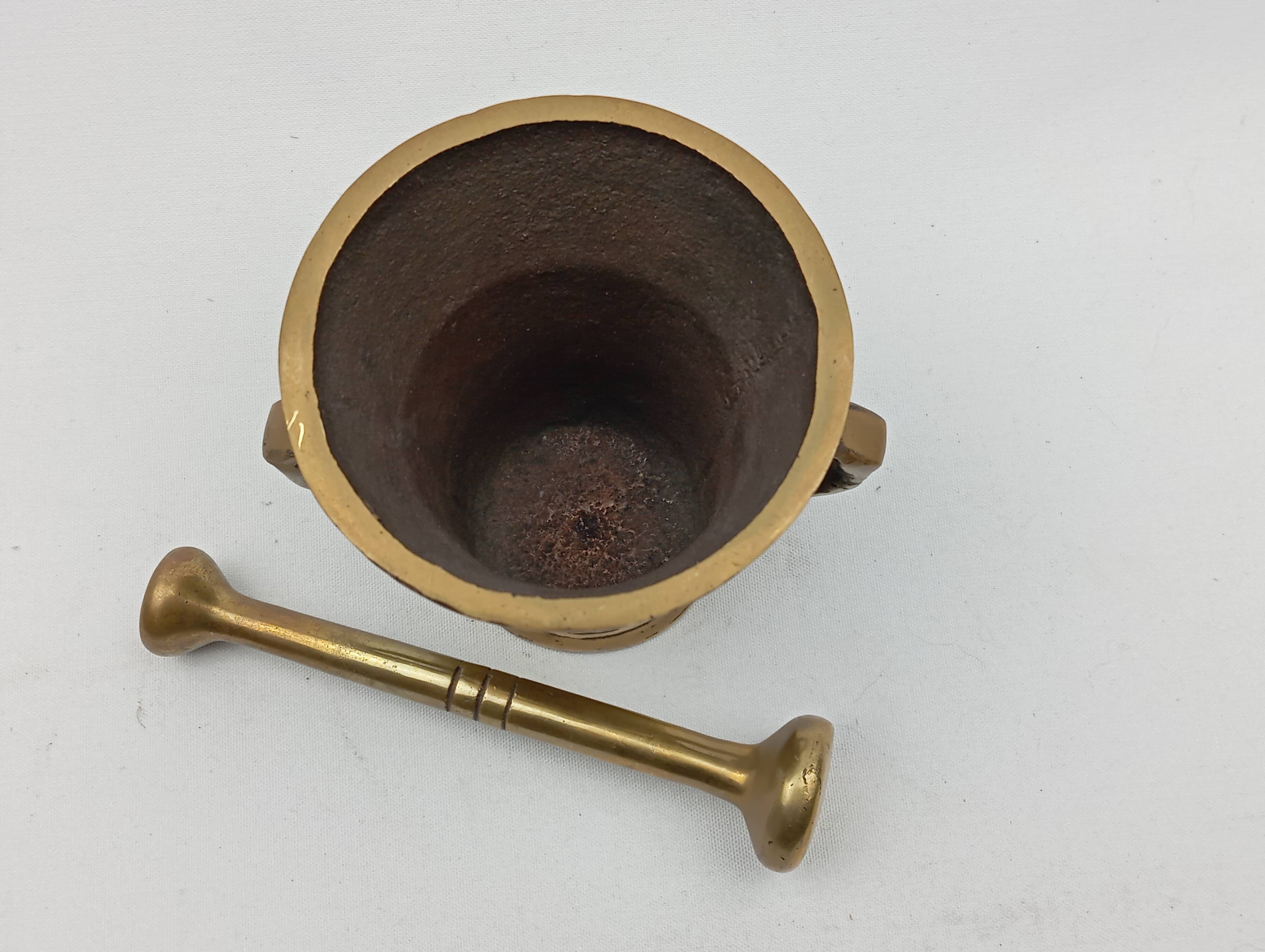 Bronze apothecary/pharmacist mortar and pestle