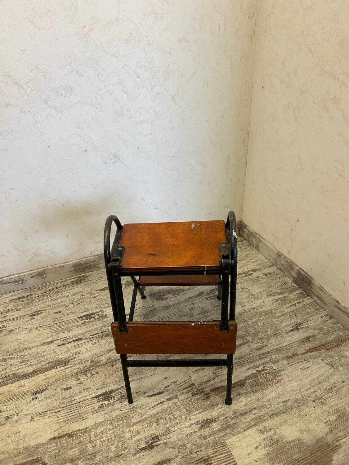 Escabeau, petit marche pied, atypique