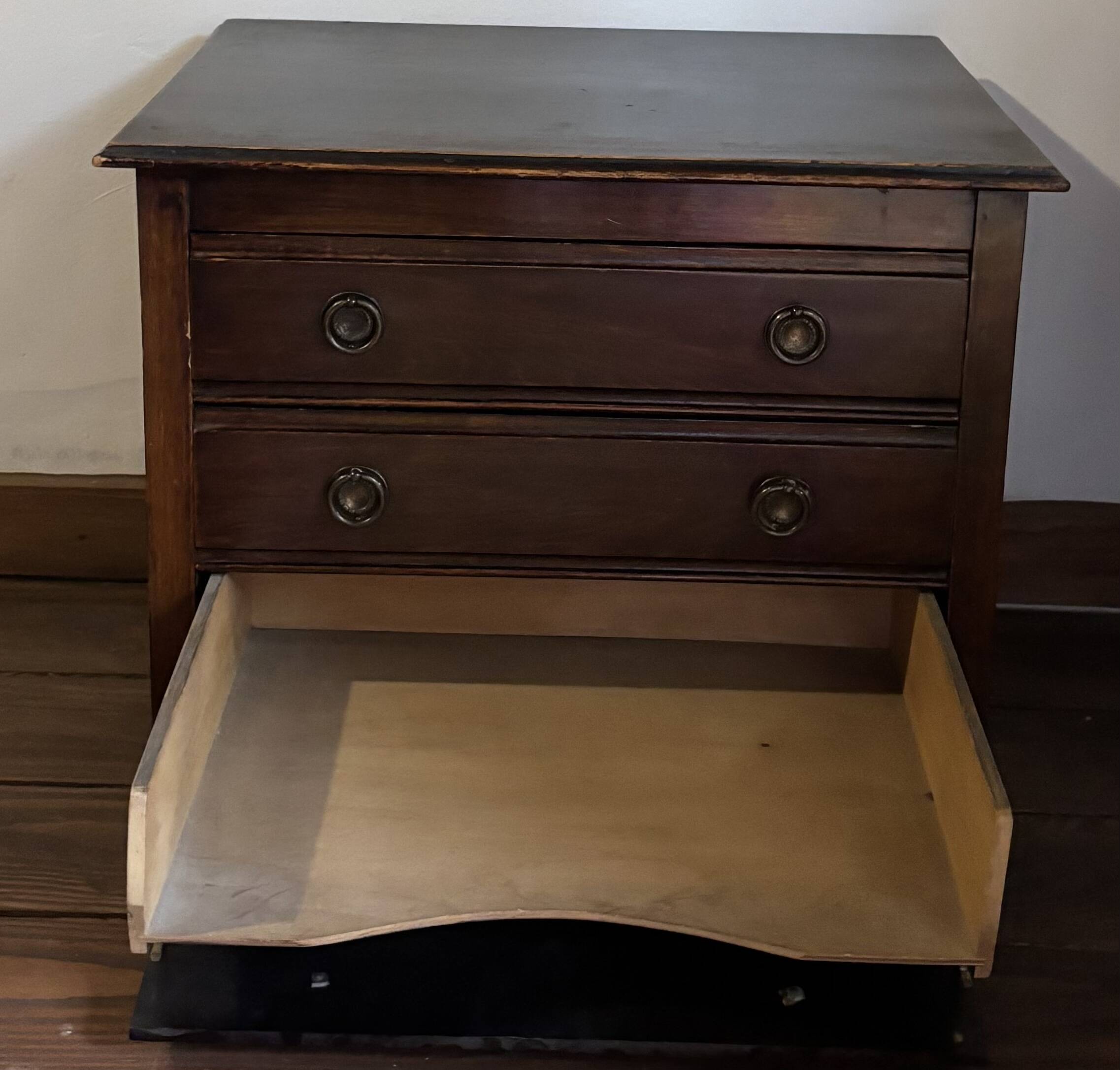 Petite commode ancienne en hêtre 3 tiroirs France Fin XIXe/début XXe