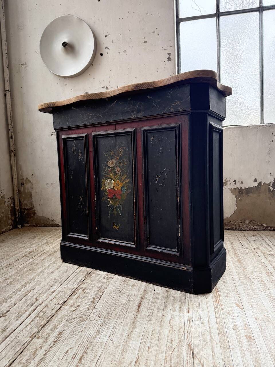 Floral 1920s trading counter