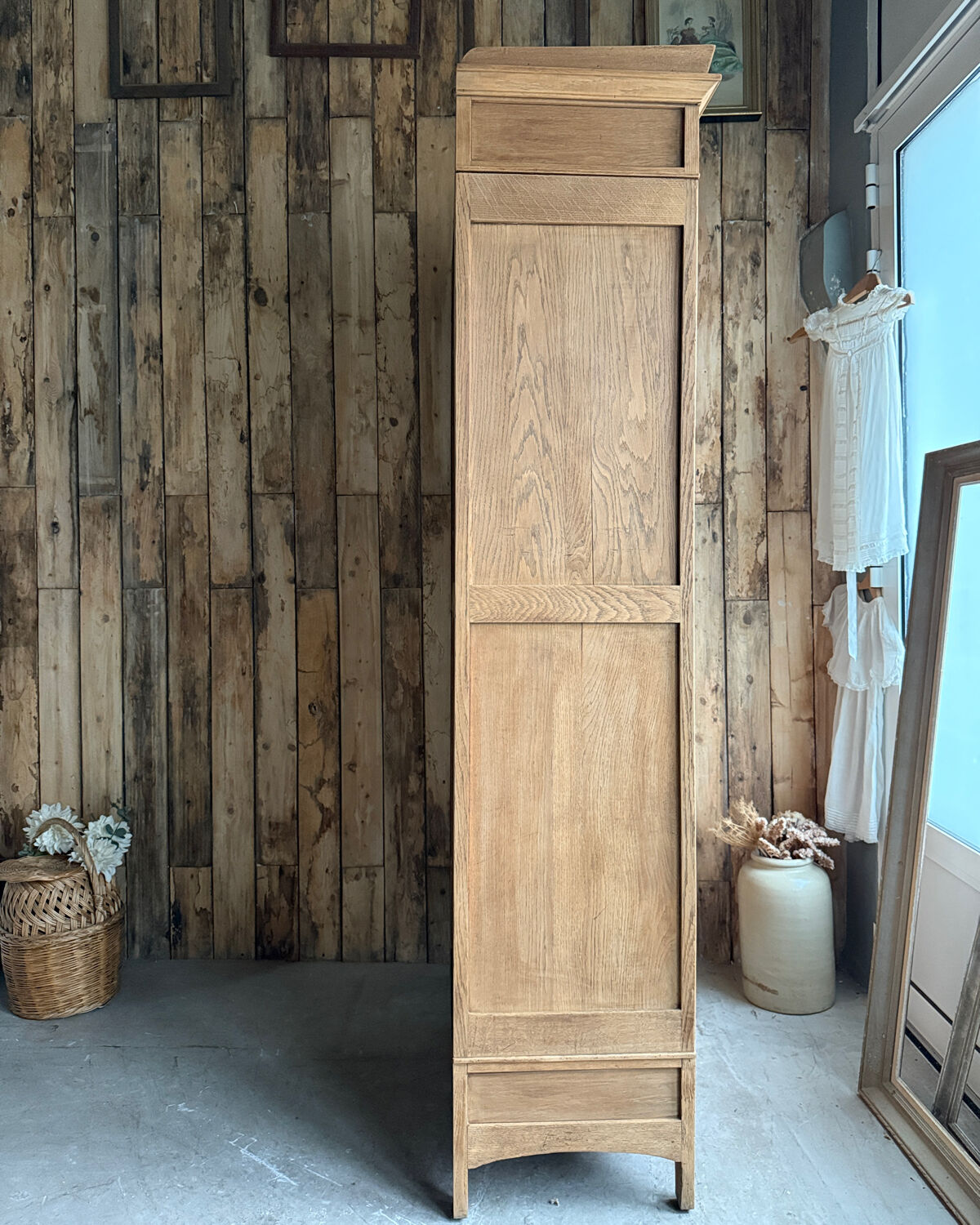 Art Deco display cabinet in oak (renovated)
