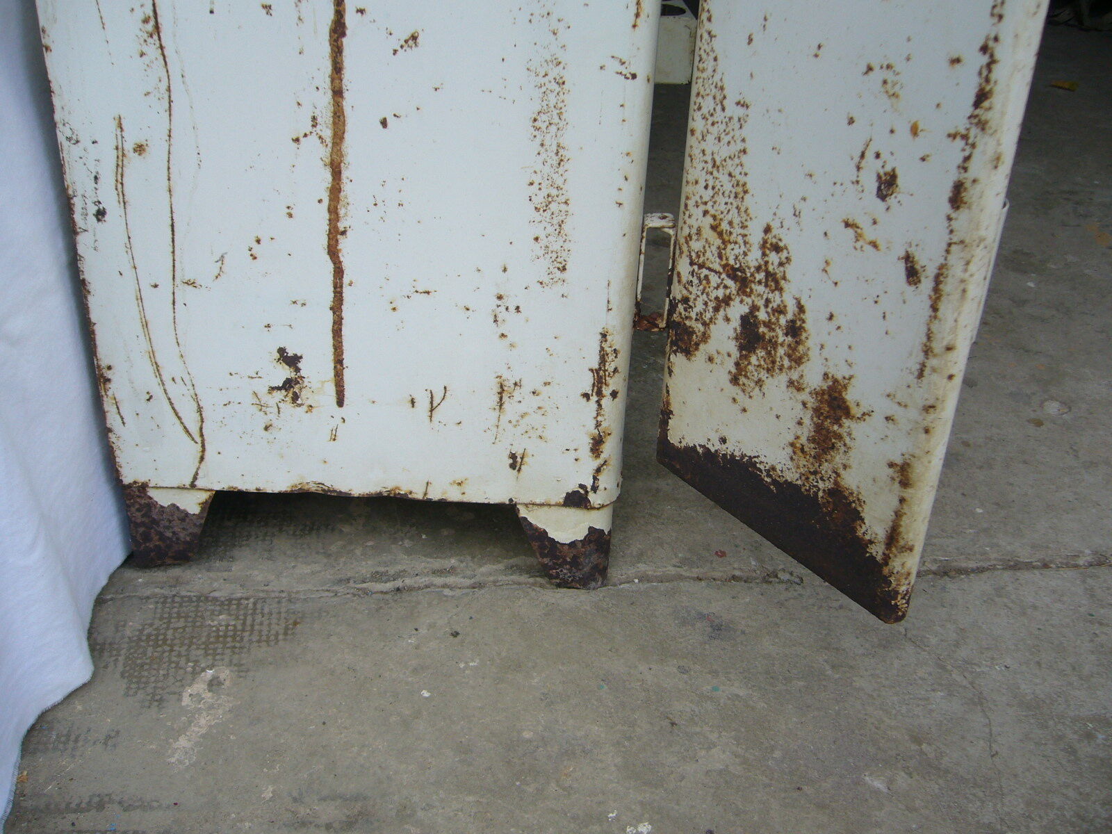 Three-door metal cabinet old CDS France