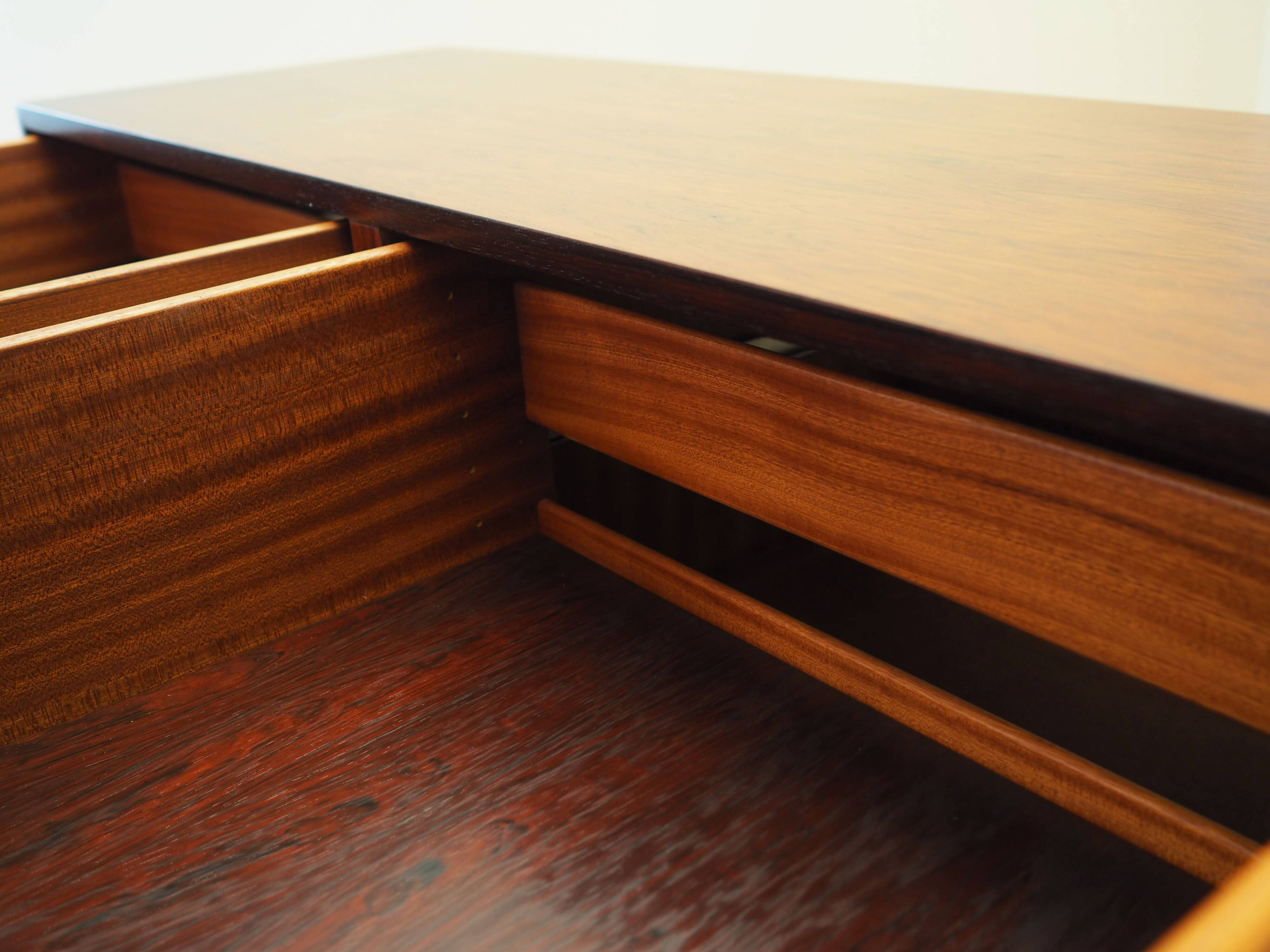 Commode en palissandre, design danois, années 1970, fabricant : Omann Jun