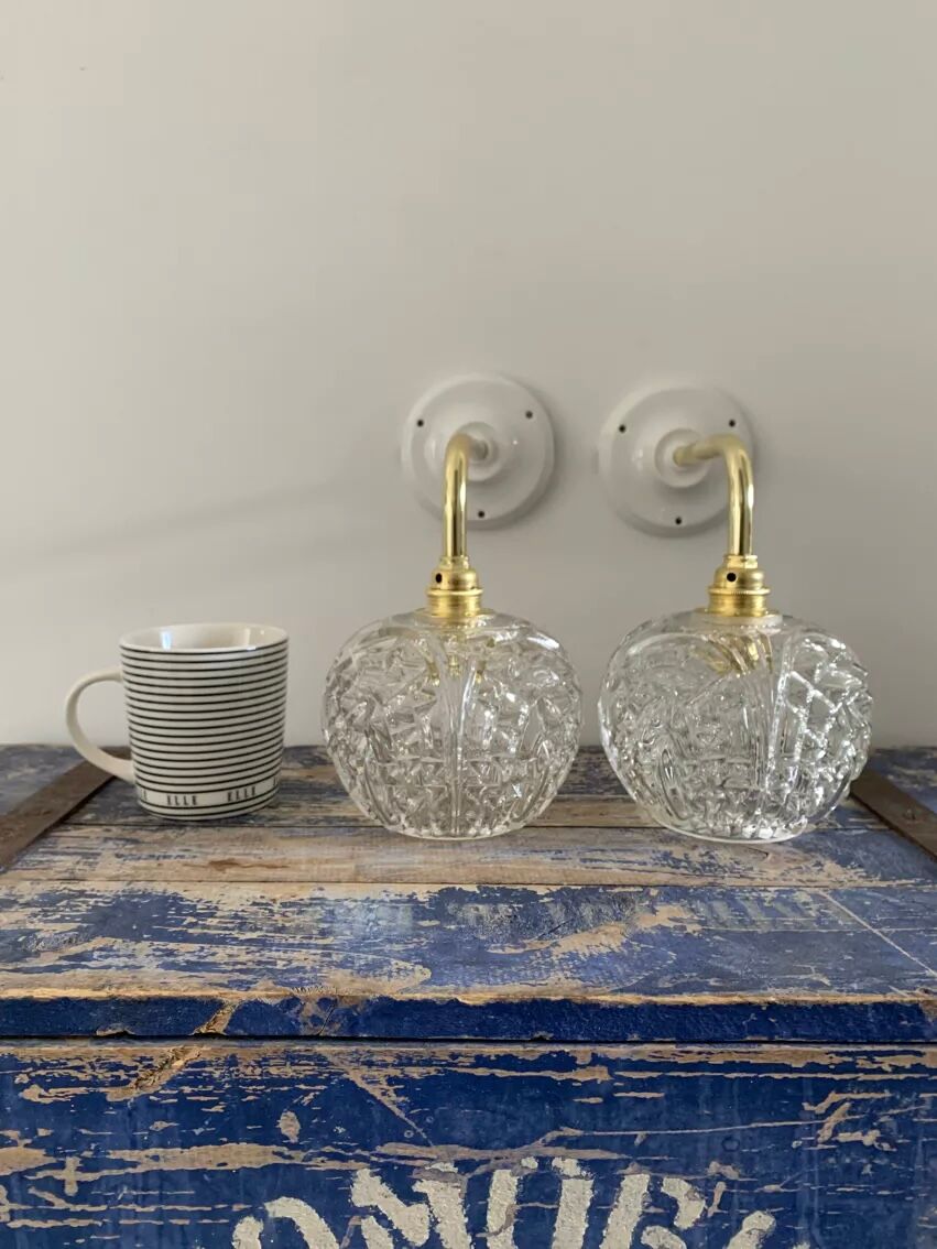 Set of wall sconces in chiseled glass